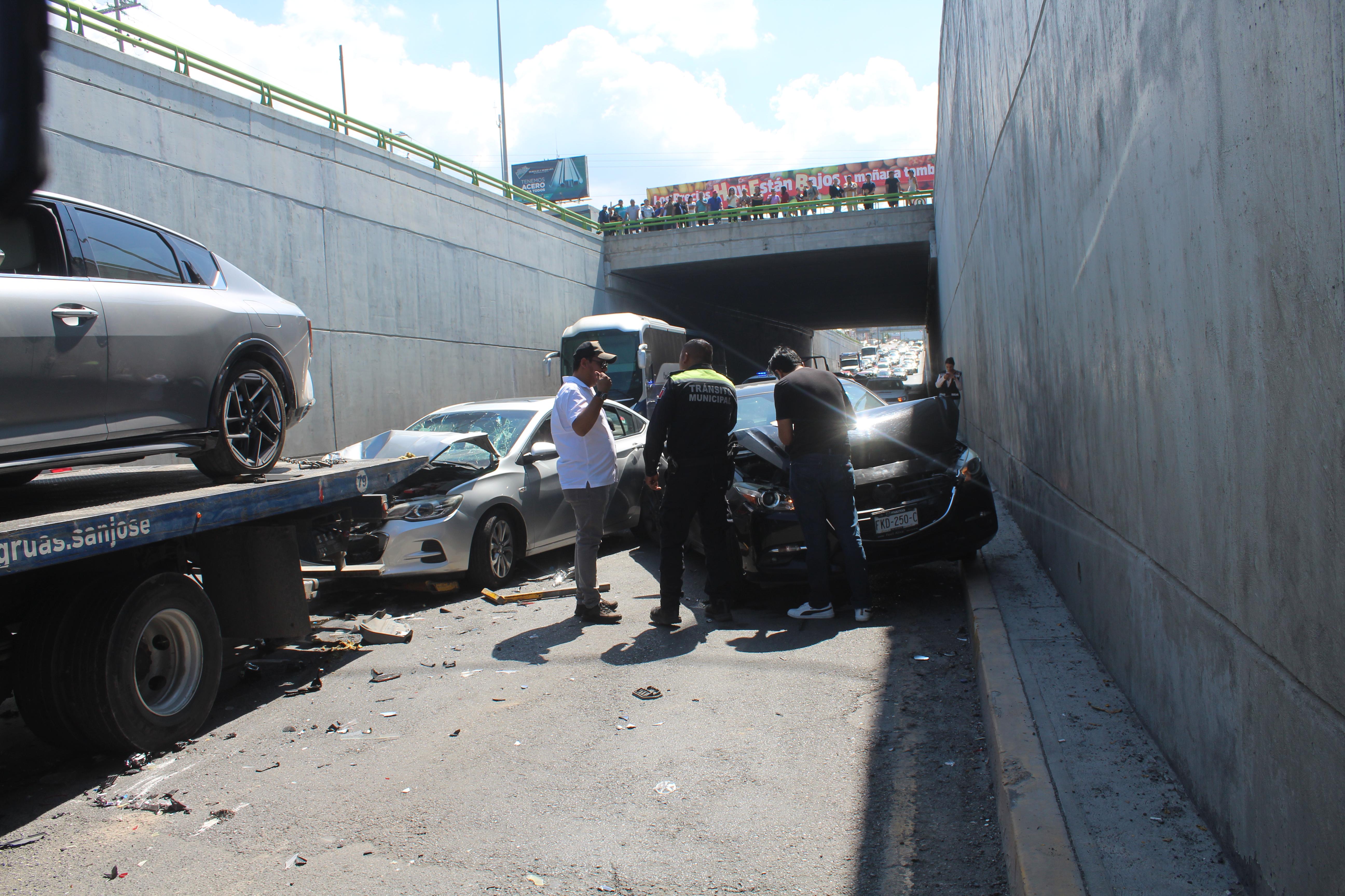 Choque múltiple complica circulación del periférico LEA de Saltillo