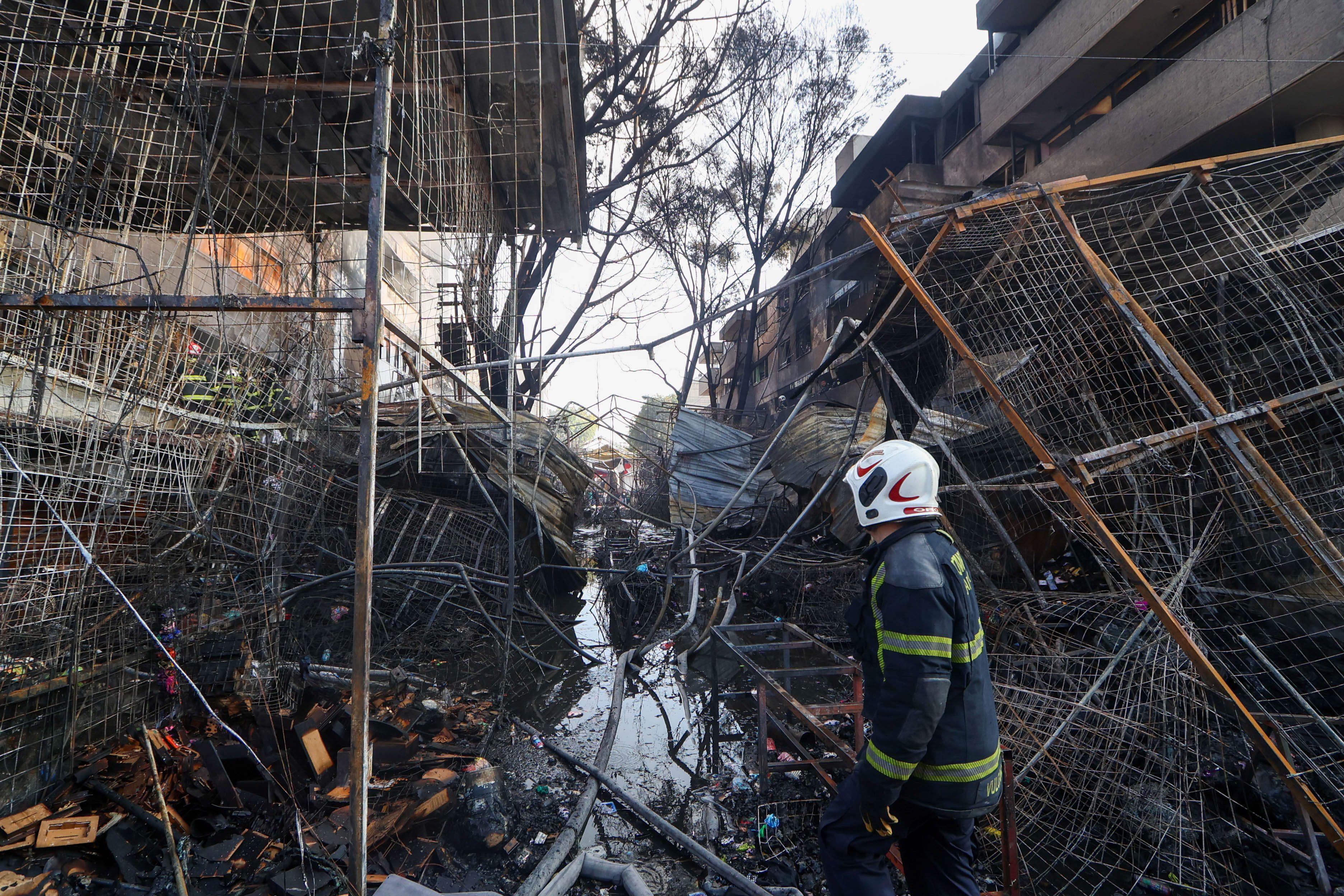 Incendio en La Merced deja 100 puestos dañados y moviliza a cuerpos de emergencia en CDMX