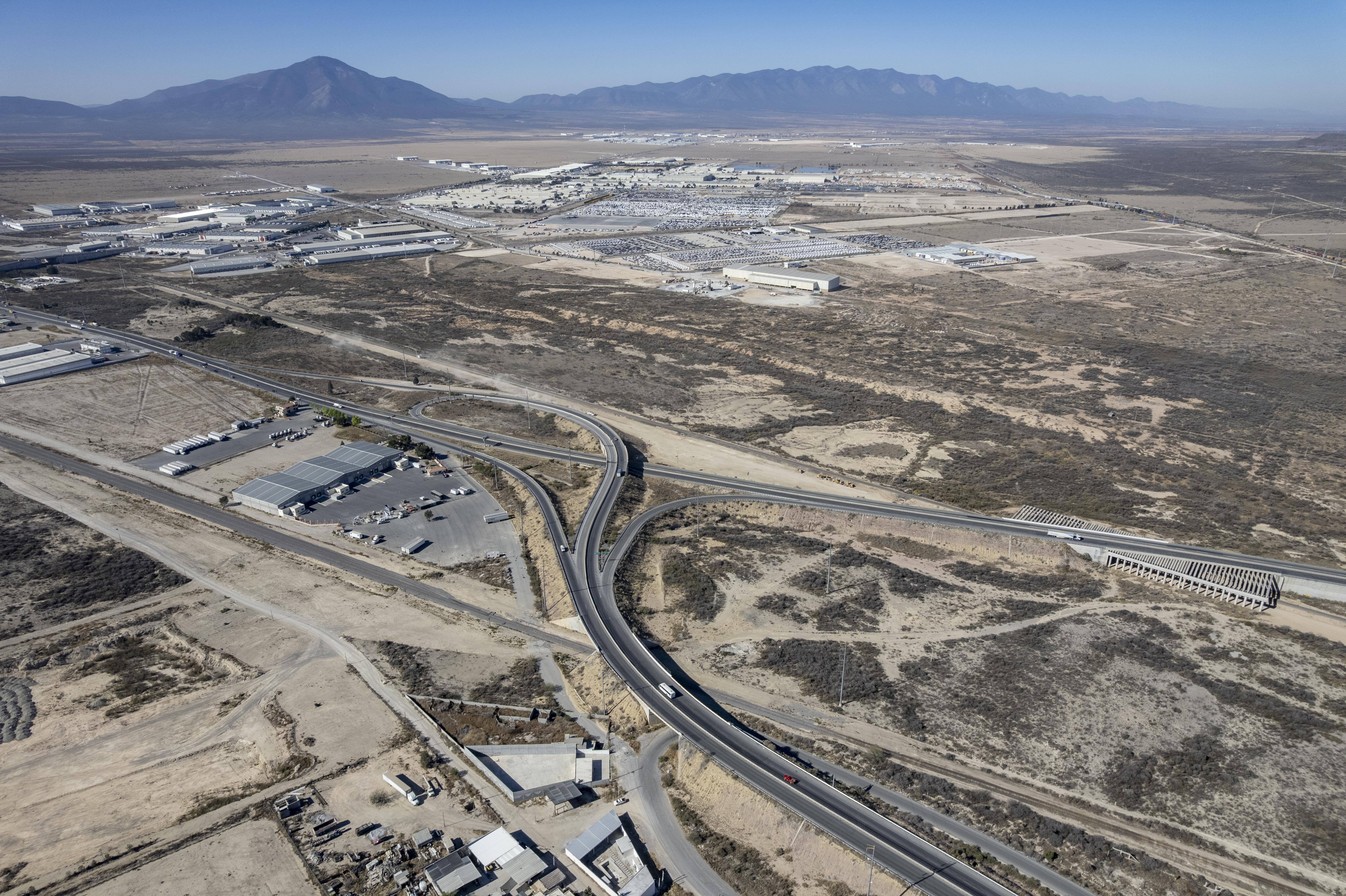 Carretera a Derramadero registra avance de hasta el 80%; concluirá en octubre