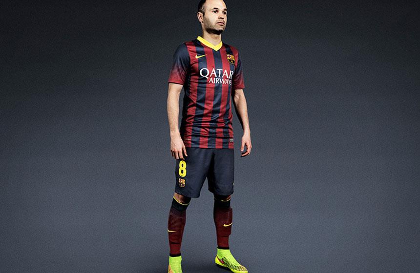 Iniesta presenta los revolucionarios botines de Nike