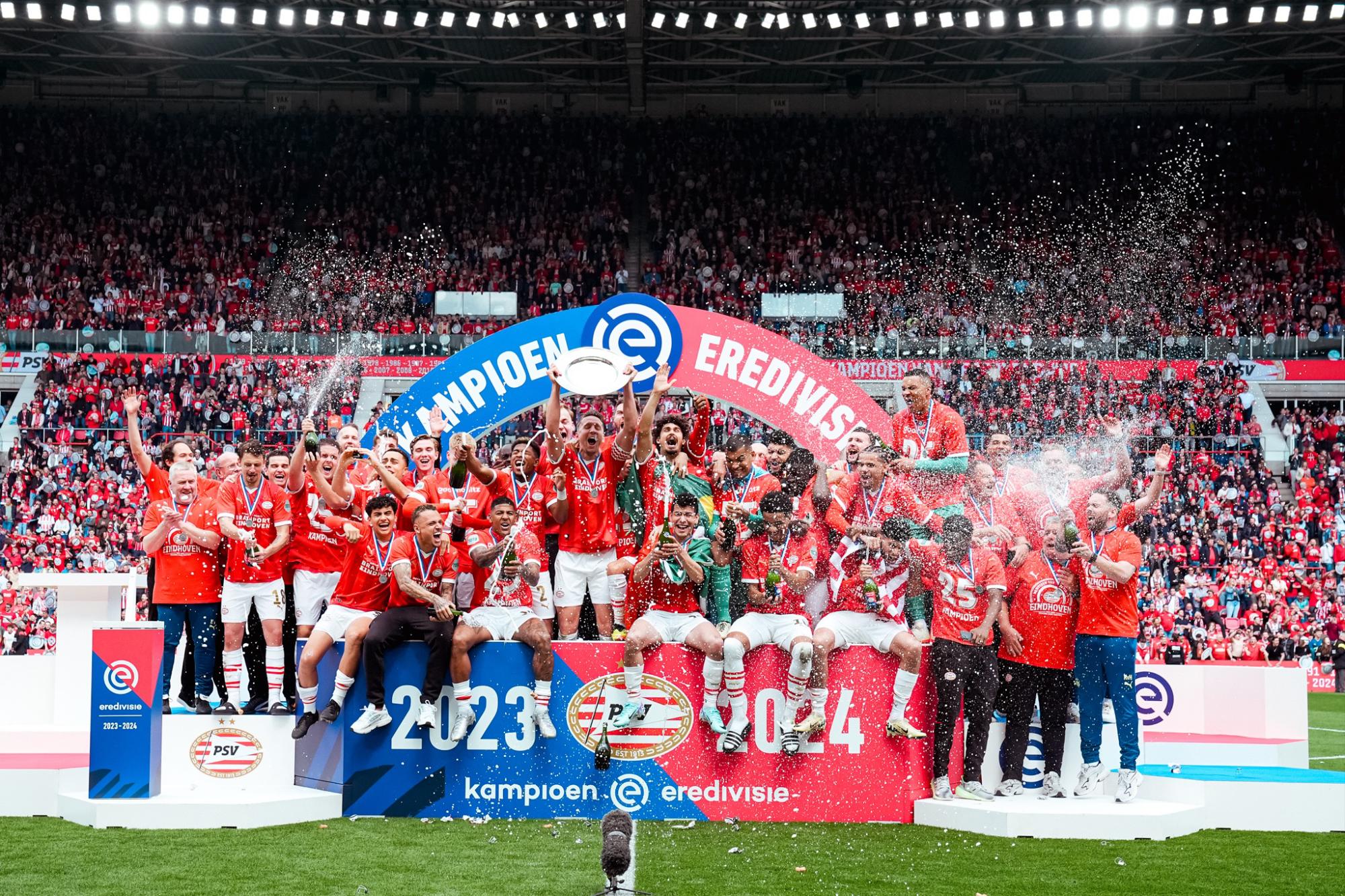 ‘Chucky’ Lozano se consagra campeón con el PSV Eredivisie; ¿será su último título europeo?. Noticias en tiempo real