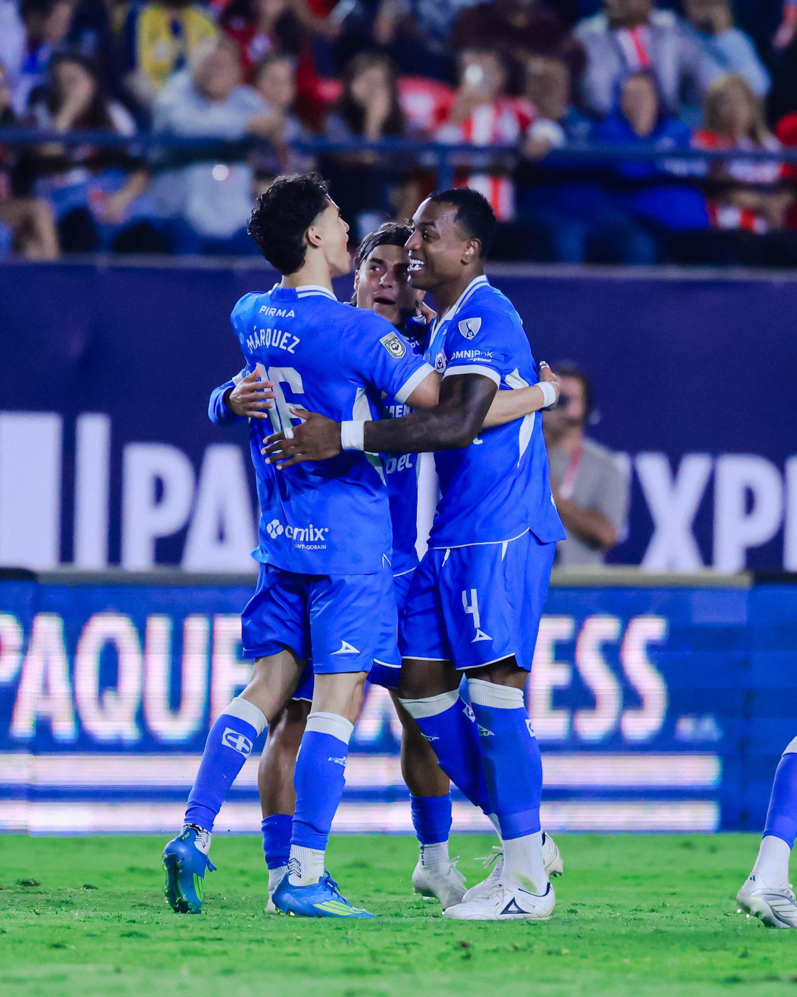 ¡Remontada de campeón! Cruz Azul revive ante San Luis y debuta con triunfo