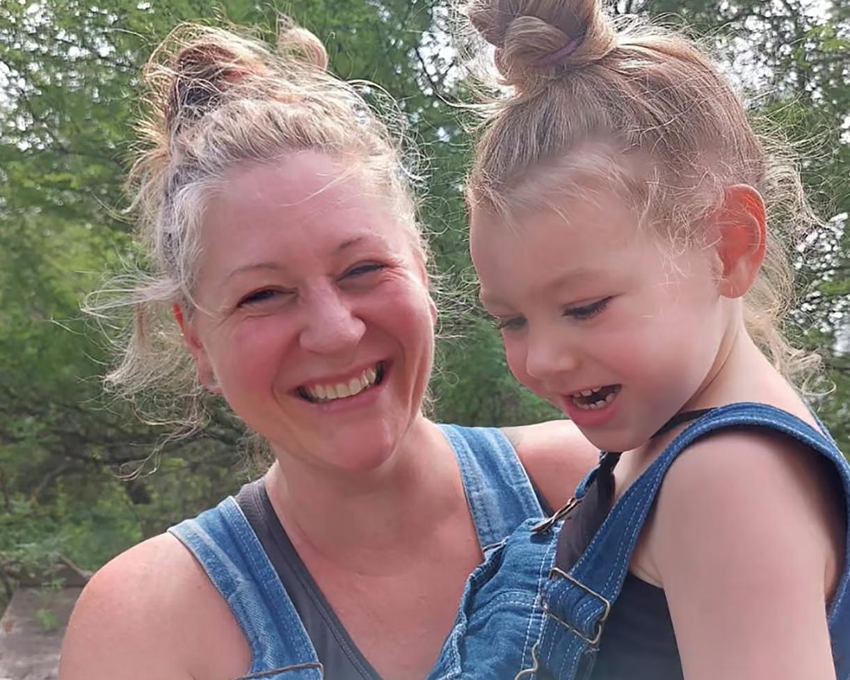 Una niña canadiense de siete años con autismo y su madre son detenidas por ICE en Texas