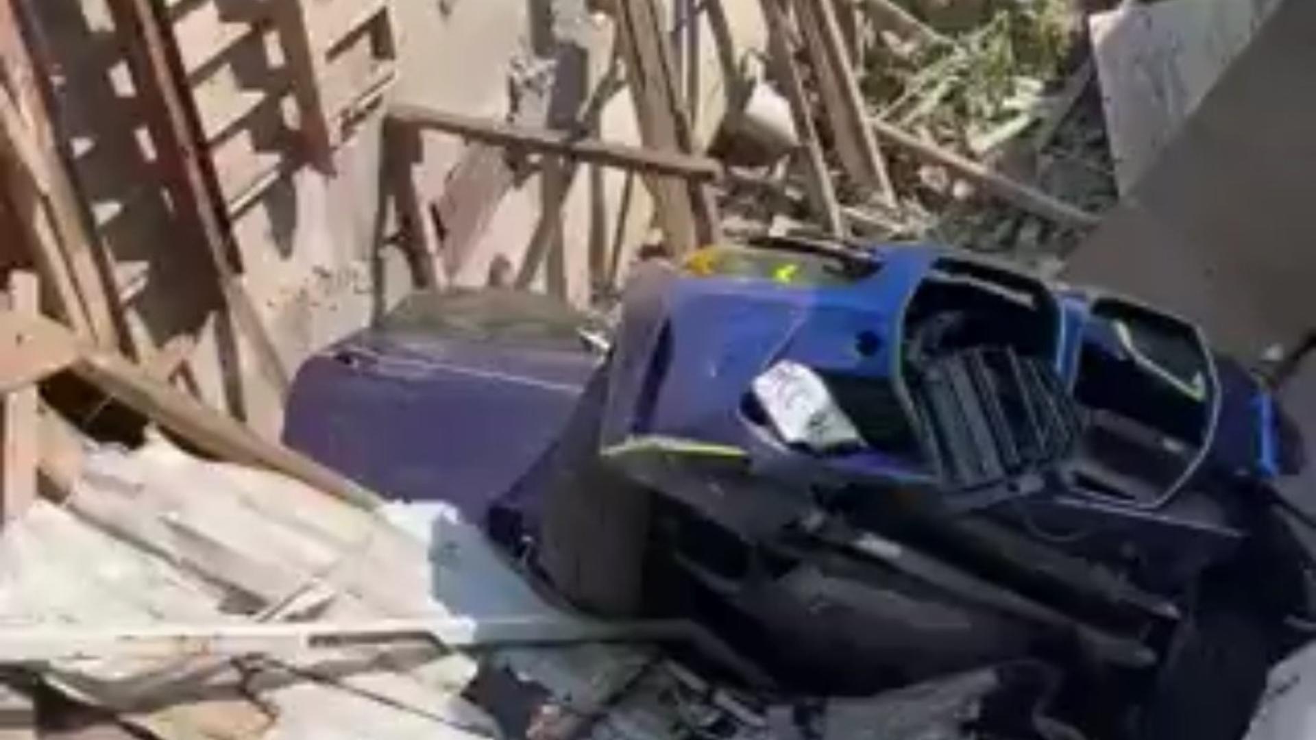 Ataque a balazos en Plaza Artz de CDMX provoca caída de auto en obra; conductor muere. Noticias en tiempo real
