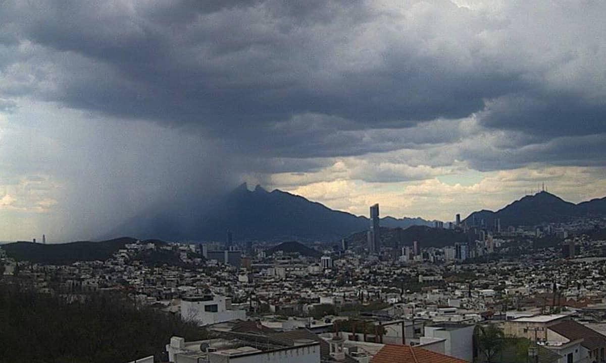 Llegan lluvias a Nuevo León, después de días de intenso calor. Noticias en tiempo real