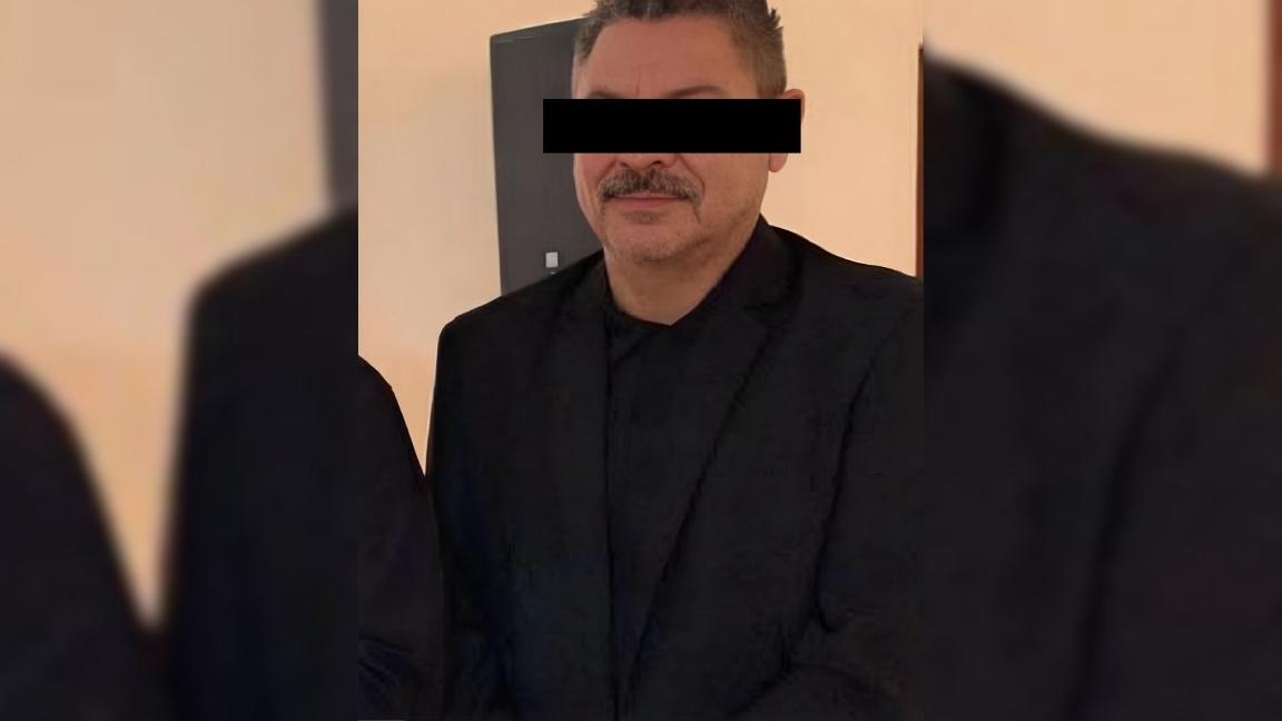 Detienen a maestro en plena clase por presunto abuso contra alumna, en Sabinas