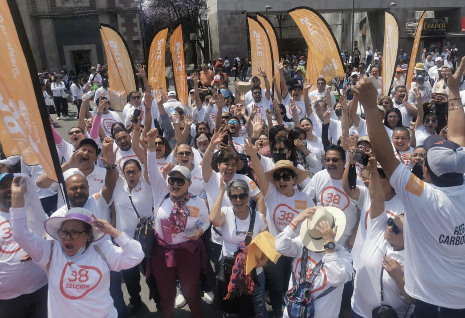 Movilizan a profes para acudir a mitin en Ciudad de México. Noticias en tiempo real