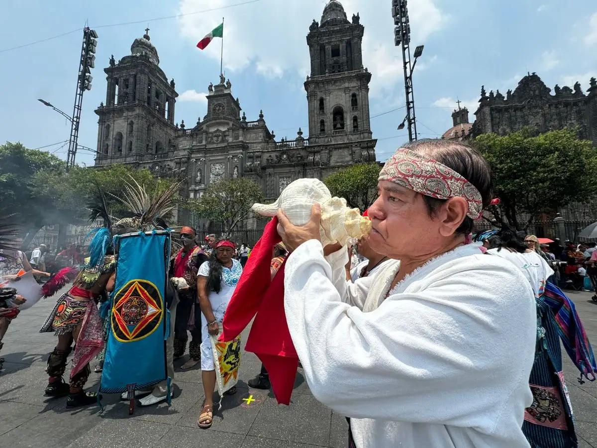 Protestas frenan misa ligada a Cortés y Malinche en la Catedral