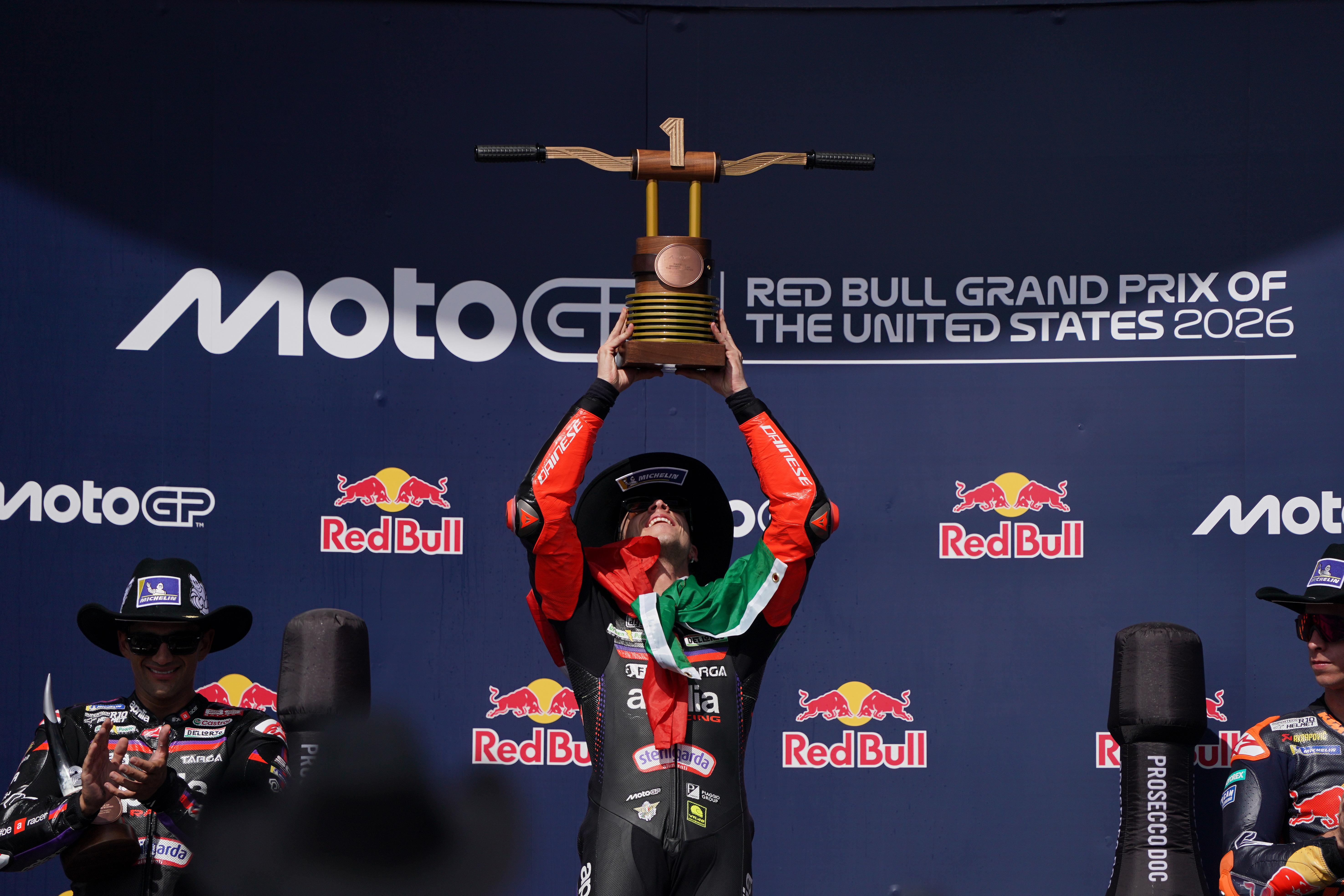 MotoGP Austin 2026: Marco Bezzecchi gana el GP de las Américas y Marc Márquez remonta al quinto puesto