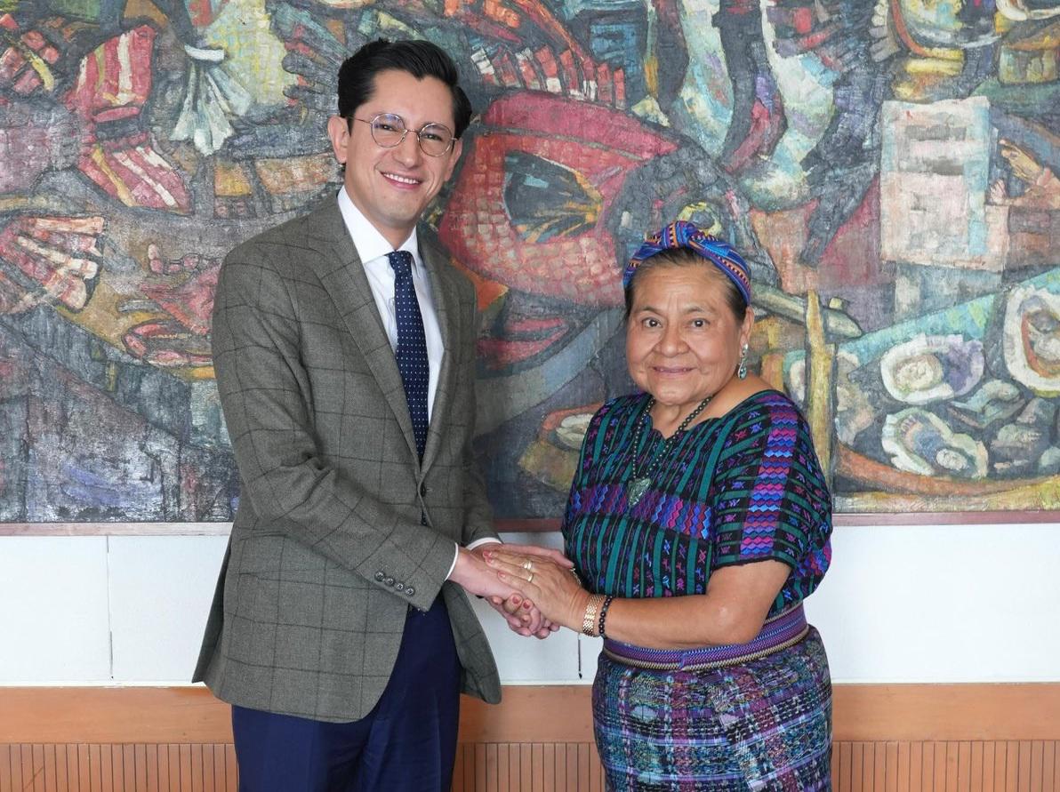 Premio Nobel llega a la SRE para impulsar agenda indígena y de mujeres