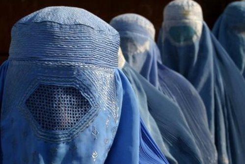 El Talibán anula divorcios, obligando a afganas a regresar con maridos golpeadores. Noticias en tiempo real
