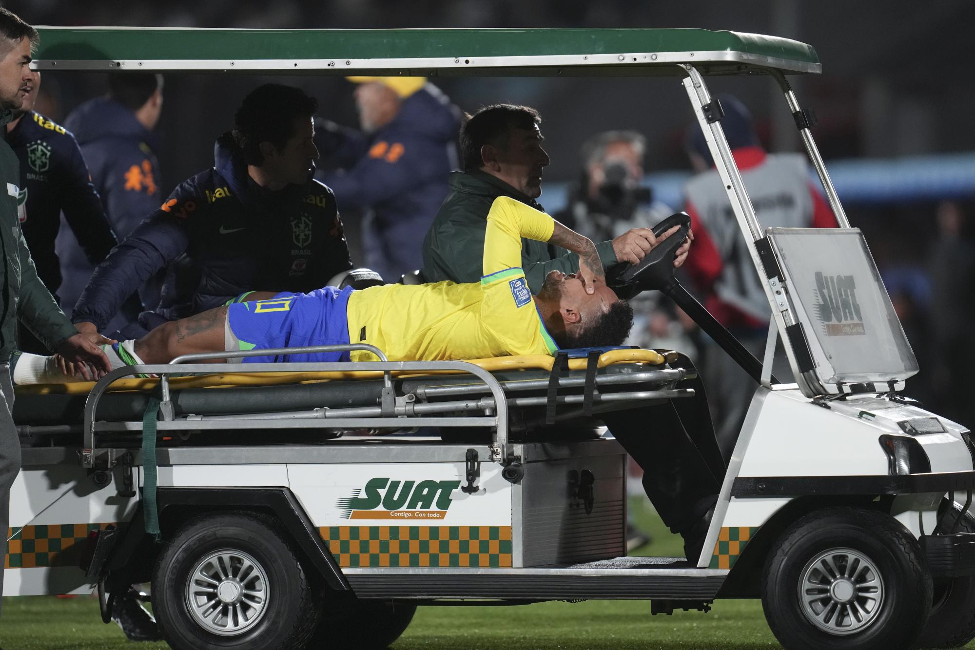Neymar sufre escalofriante lesión en la derrota de Brasil ante Uruguay. Noticias en tiempo real