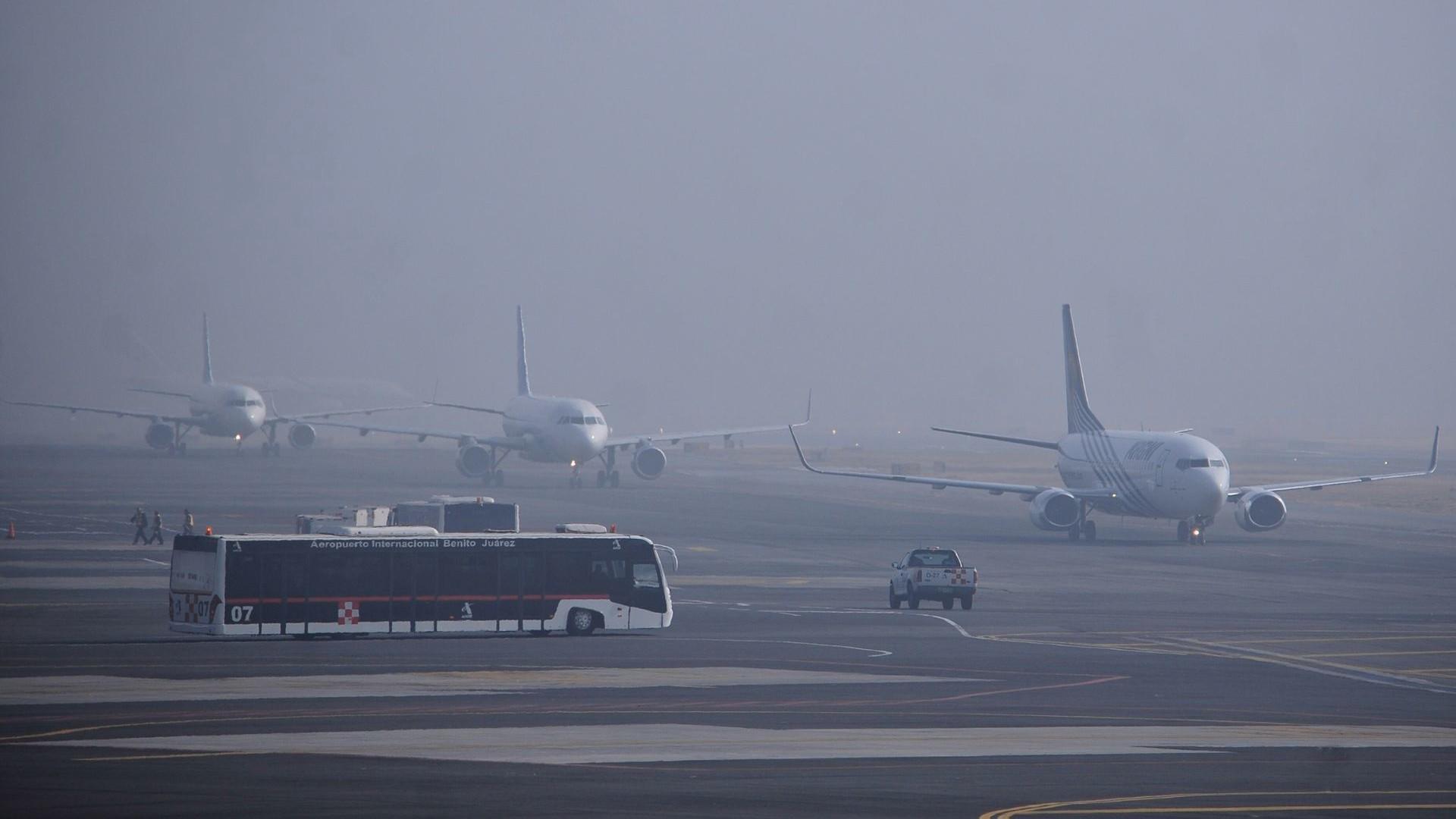 AICM anuncia suspensión de vuelos temporalmente por bancos de niebla. Noticias en tiempo real