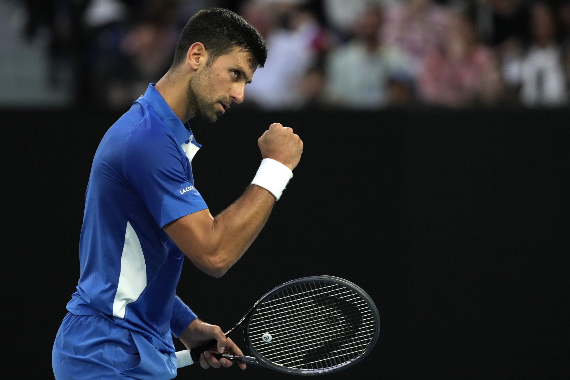 Novak Djokovic sufre para ganar en su debut en el Abierto de Australia. Noticias en tiempo real