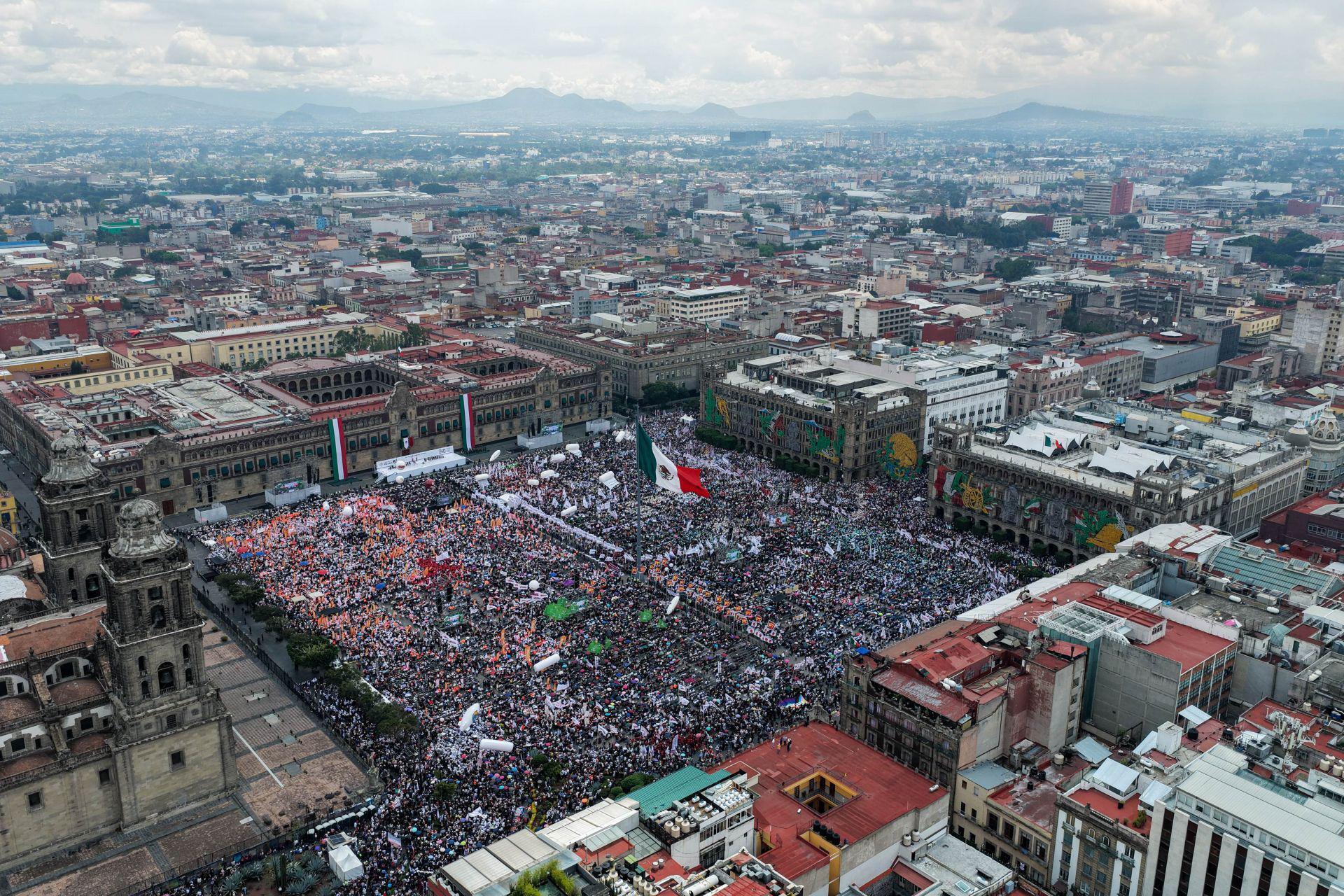  Organiza la 4T una comedia multitudinaria  . Noticias en tiempo real