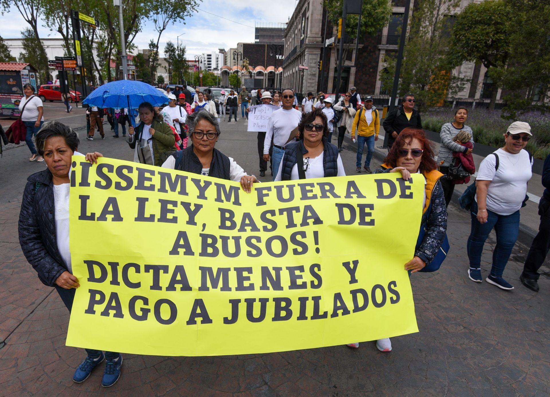 Pensionados podrían recibir menos aguinaldo tras fallo de la SCJN