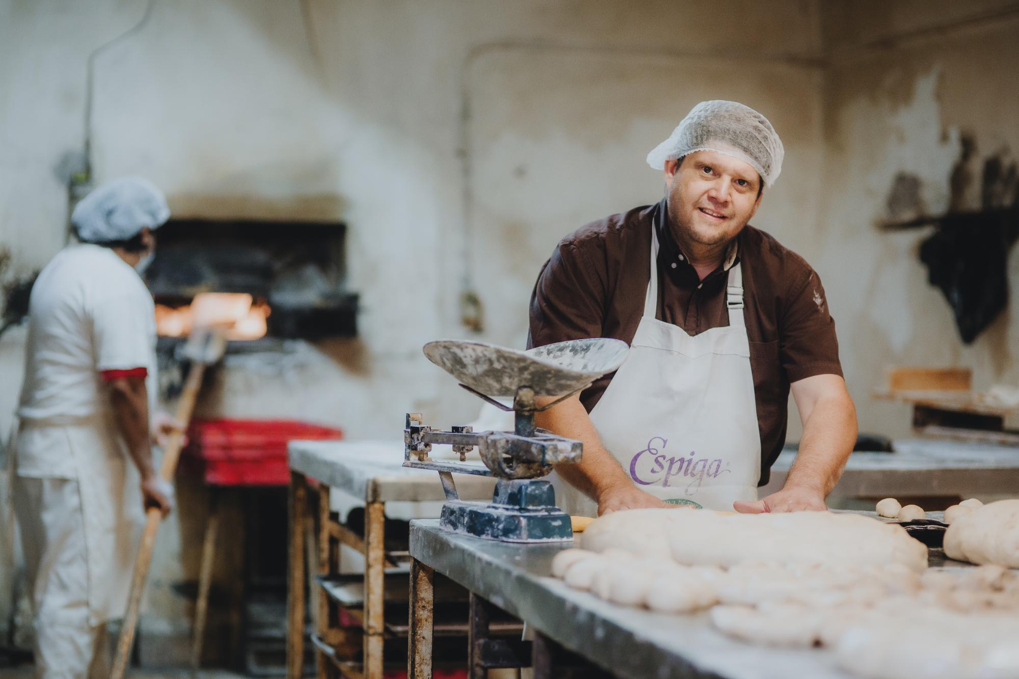 En El Radio se conserva la técnica para hornear pan que todos en Saltillo prefieren