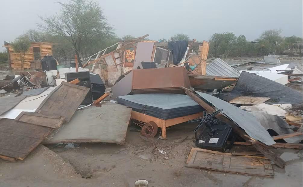 Tornado desapareció  11 viviendas precarias en comunidades del norte de Coahuila