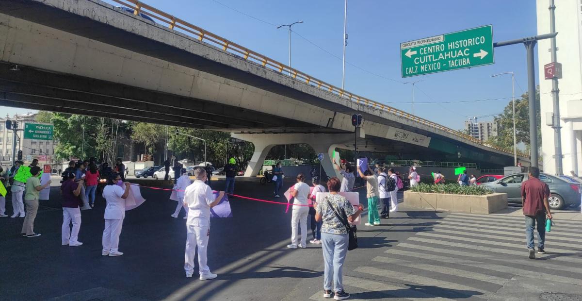Personal médico bloquea avenidas y hospitales en la CDMX; toman la México-Cuernavaca. Noticias en tiempo real