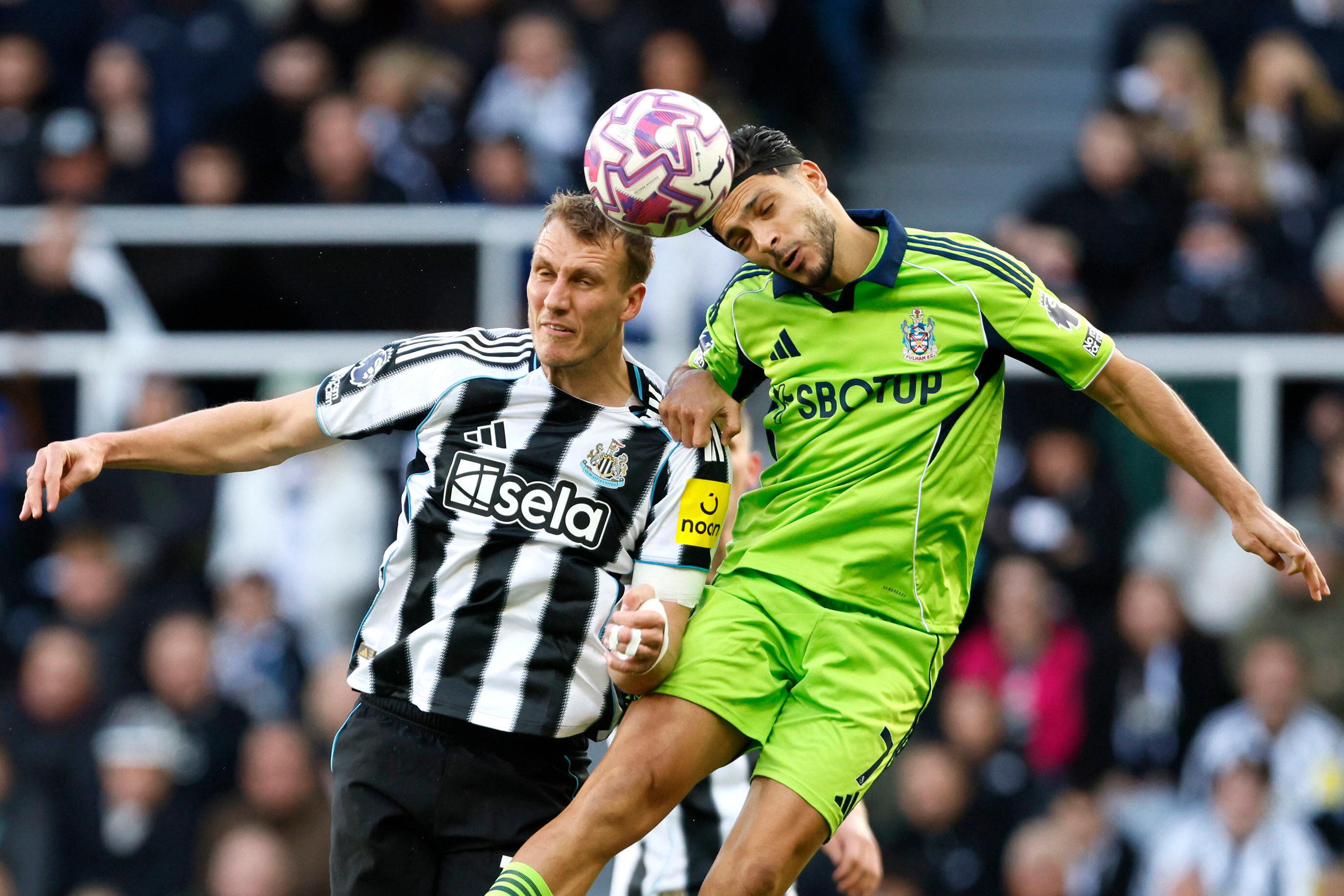 Newcastle vence al Fulham con Raúl Jiménez sumando otros 90 minutos en la Premier League. Noticias en tiempo real