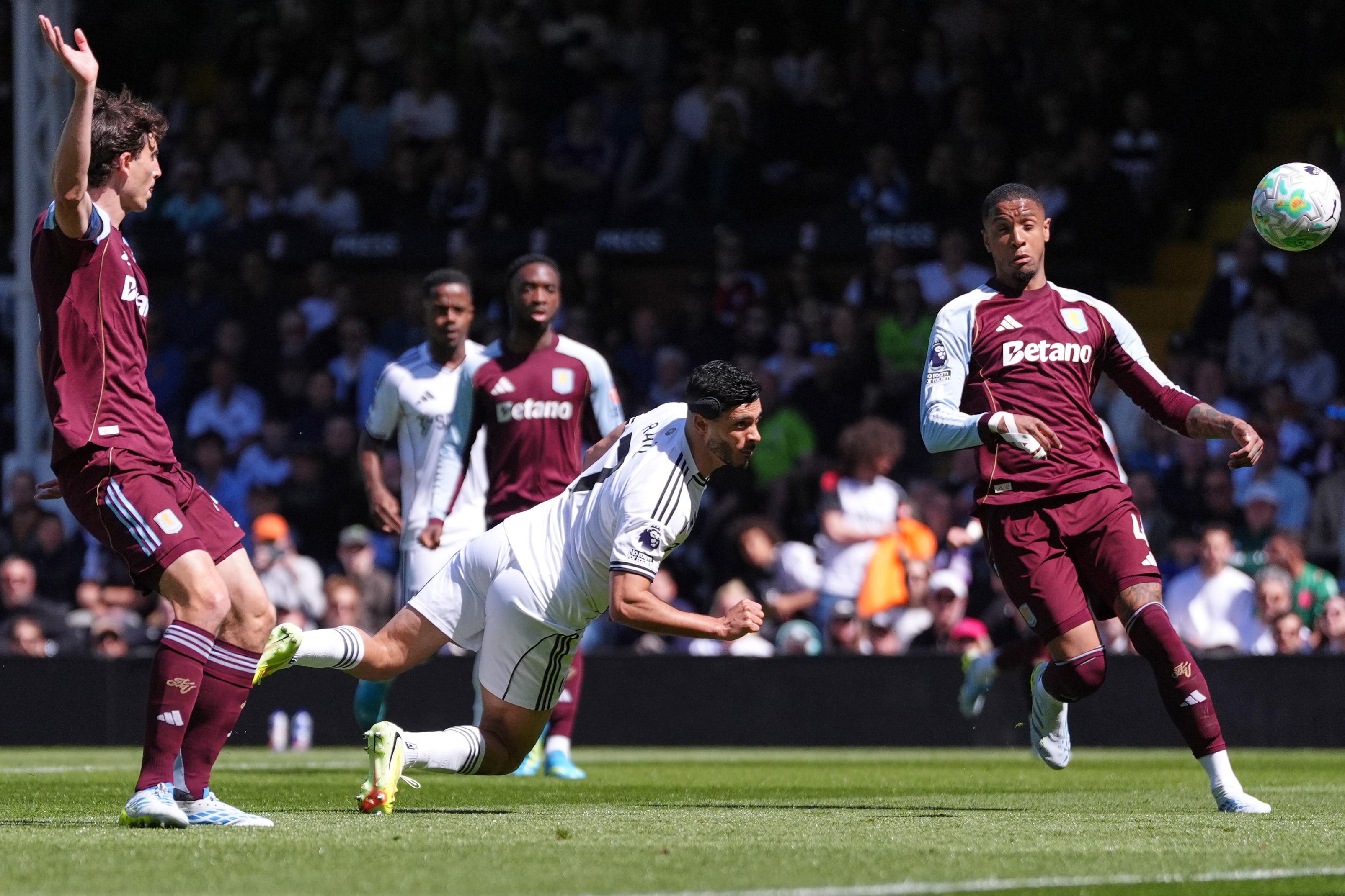 Triunfo del Fulham: Raúl Jiménez suma minutos y protagonismo ante el Aston Villa