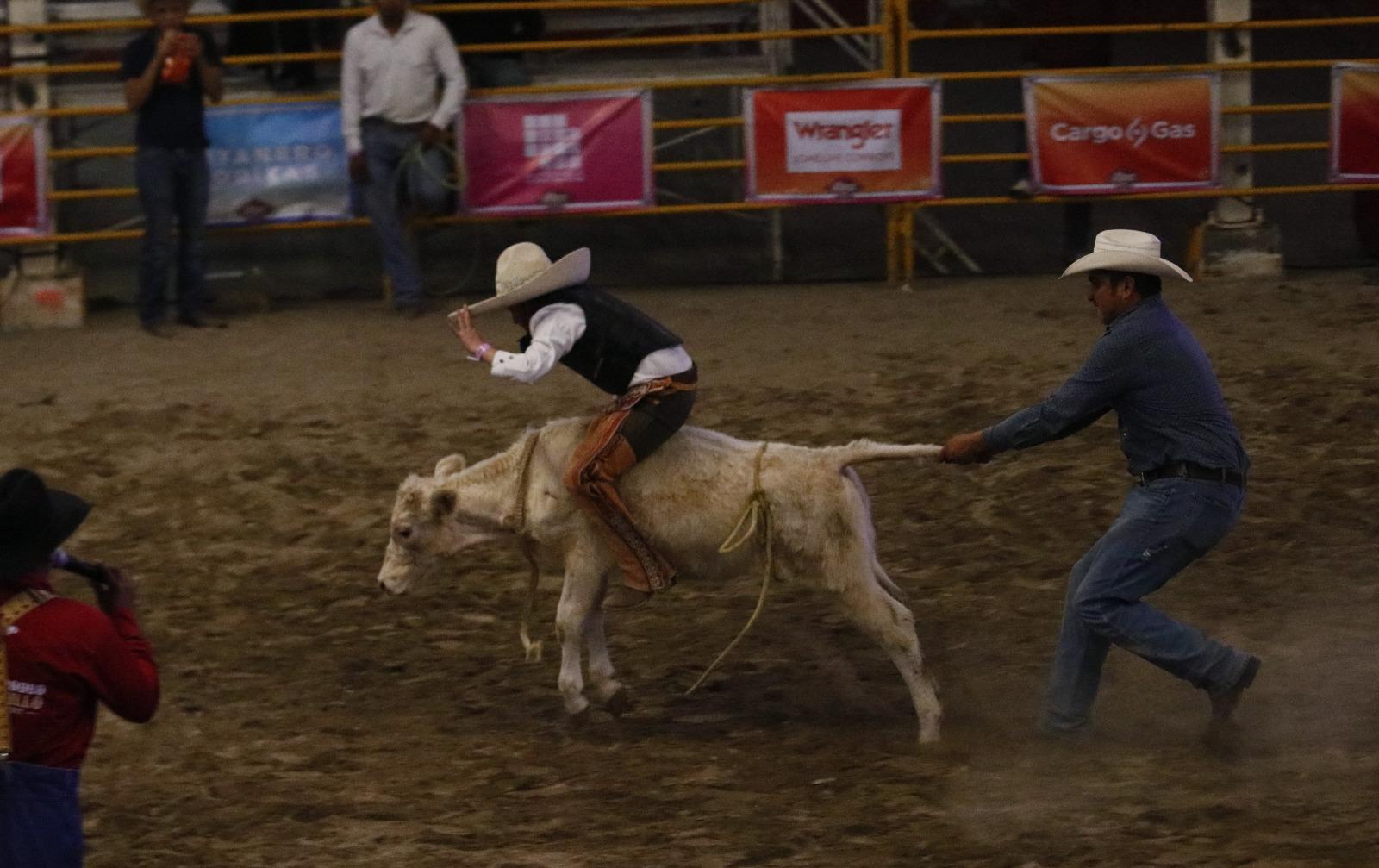 Las botas y los sombreros no faltaron en el arranque oficial de la quinta edición del Rodeo Saltillo y Expogan Festival 2024 que se está realizando en las instalaciones de la Feria Saltillo con múl