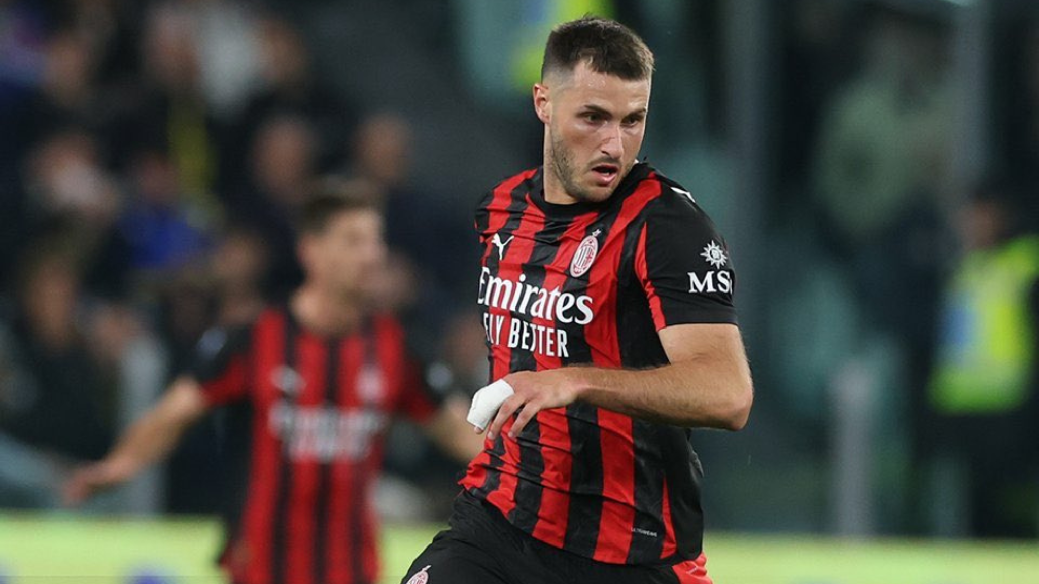 Con Santiago Giménez de cambio, Milan no evita caída ante Napoli
