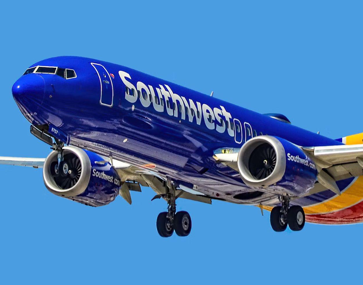 Cubierta de motor se desprendió y golpeó ala... en avión Boeing 737 de Southwest Airlines en Denver. Noticias en tiempo real