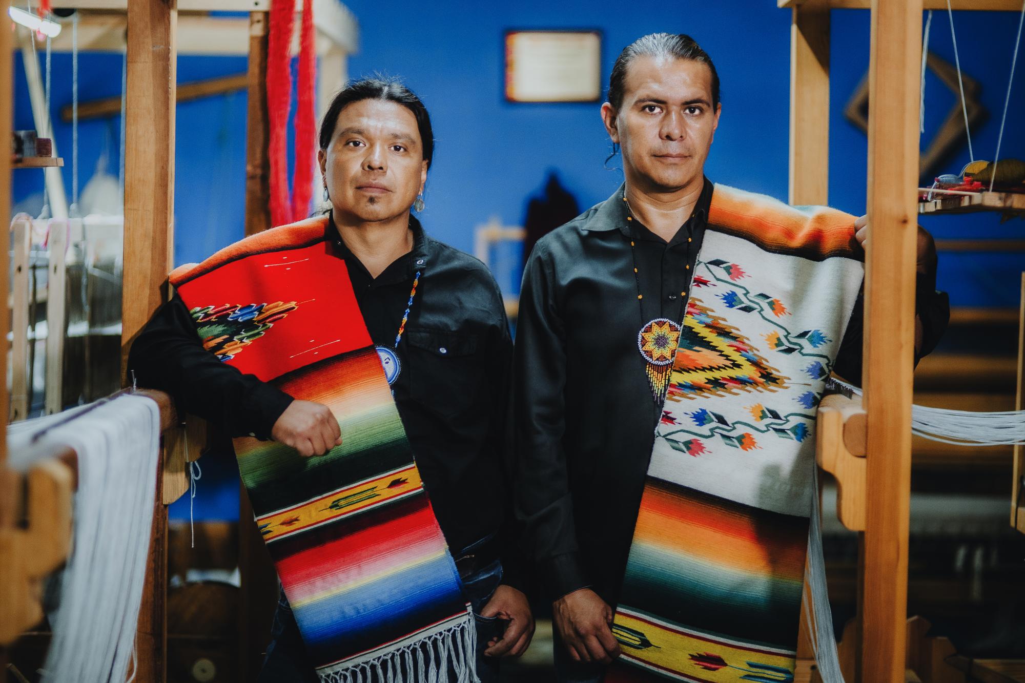 Rubén y Héctor Tamayo, los hermanos de Saltillo que cuentan historias a través del sarape