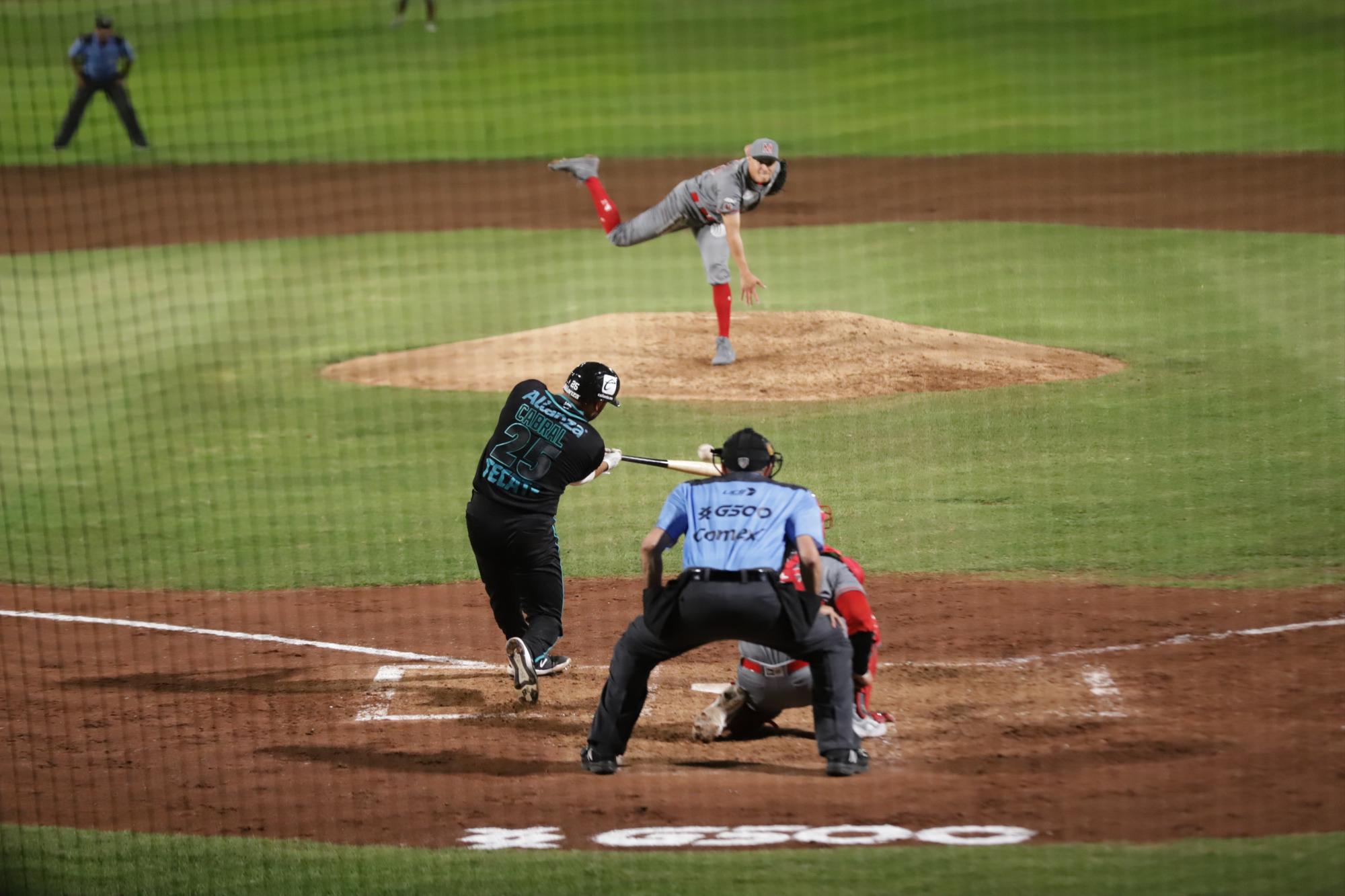 La diablura fue de Saraperos de Saltillo: vencen a los Diablos Rojos en el  primero de la serie 