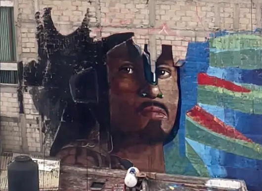 Crean otro mural en honor a ‘Namor’... y aumentan críticas a Tenoch Huerta. Noticias en tiempo real
