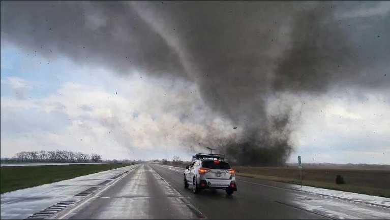 VIDEOS: Tornado en Nebraska, Estados Unidos, movilizó a ciudadanos . Noticias en tiempo real