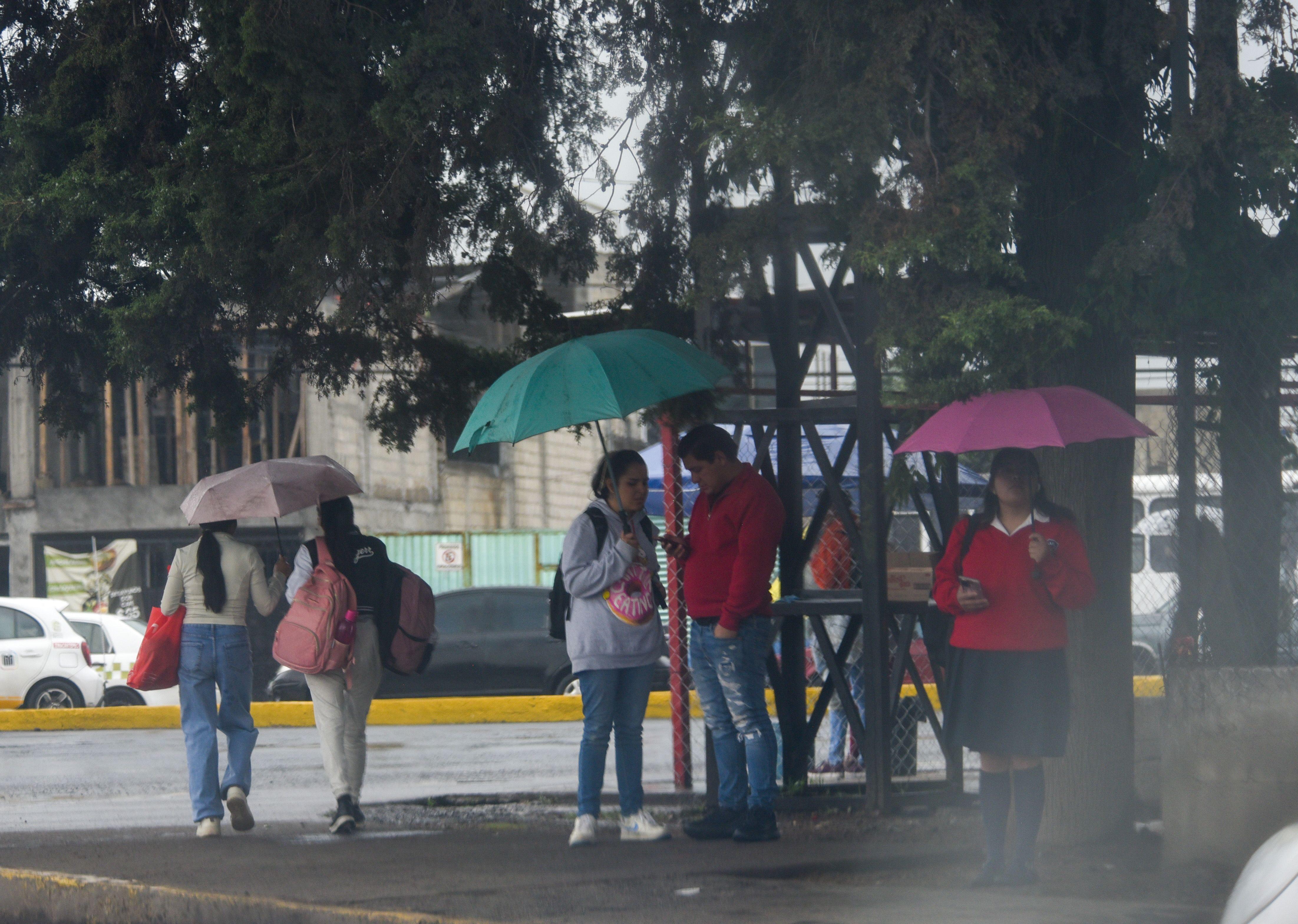 Guerrero suspende clases en siete regiones por el paso de la