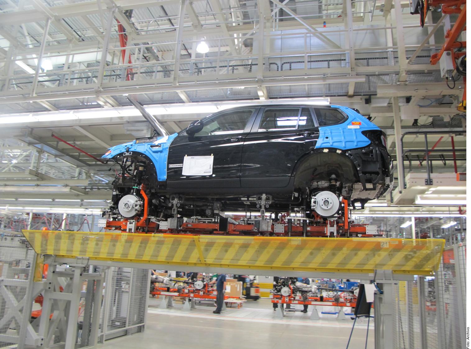 Solicita sindicato de EU establecer cuota de importación para vehículos ligeros. Noticias en tiempo real