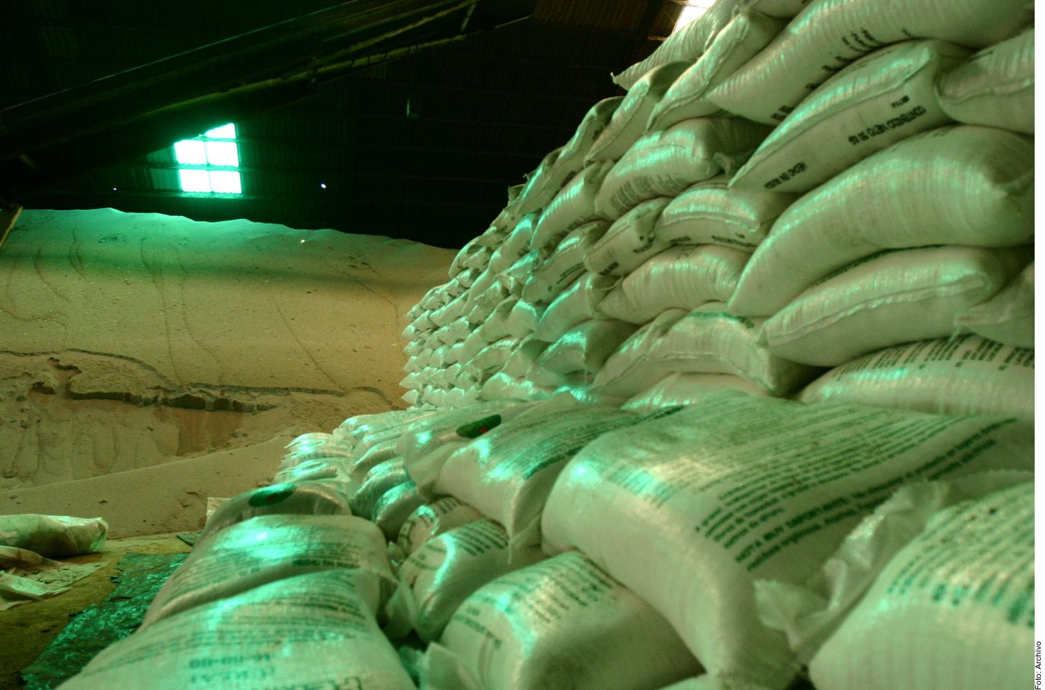 Sufre agro por guerra: encarecen 55% fertilizantes y lo resienten los alimentos