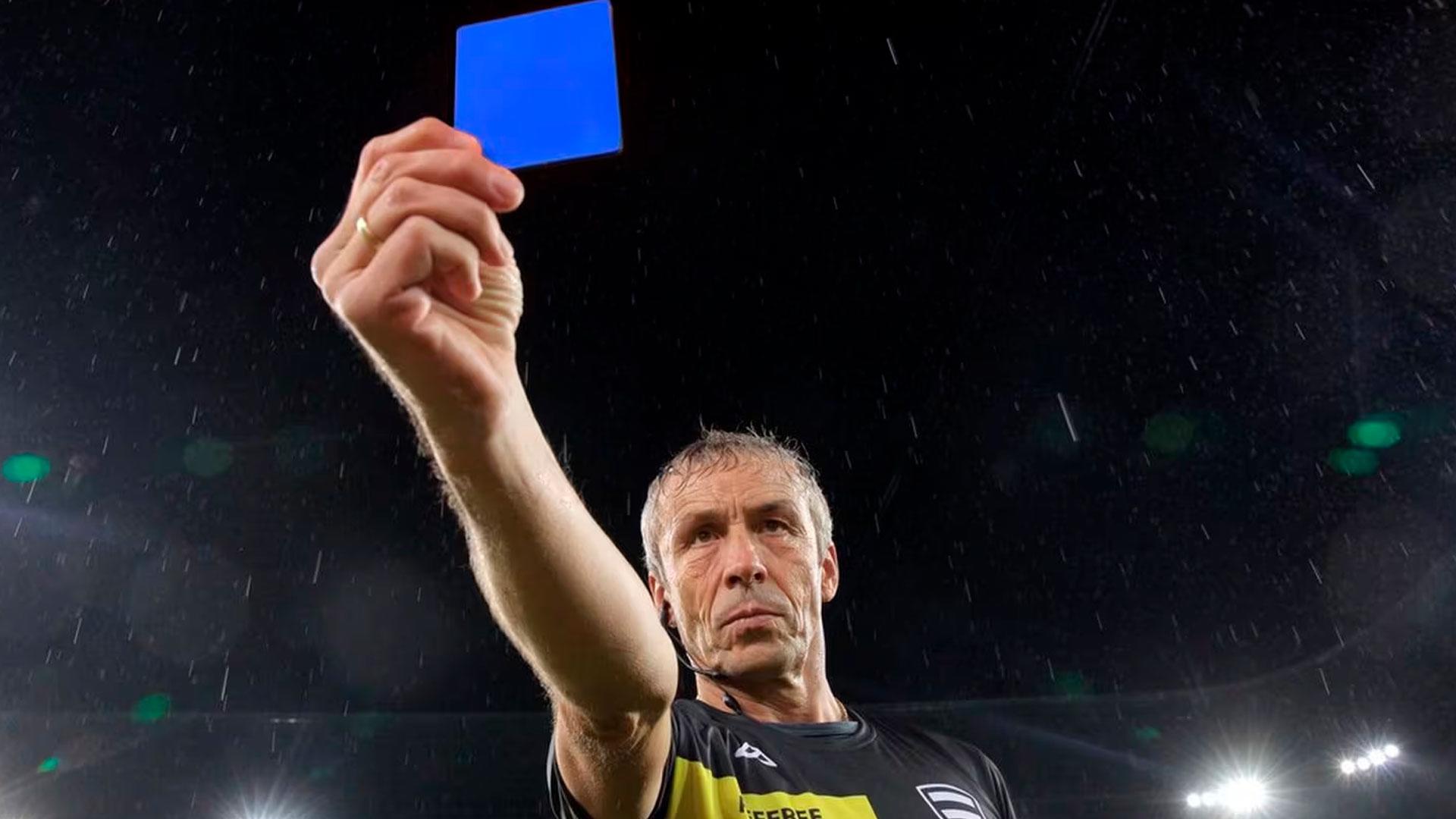 ‘Tarjeta roja a la tarjeta azul’, deciden no implementar nuevo cartón preventivo en el futbol. Noticias en tiempo real