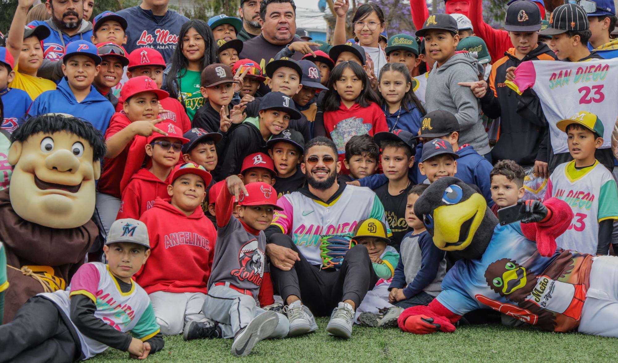Imparte Fernando Tatis Jr. una clínica a niños beisbolistas en Tijuana. Noticias en tiempo real