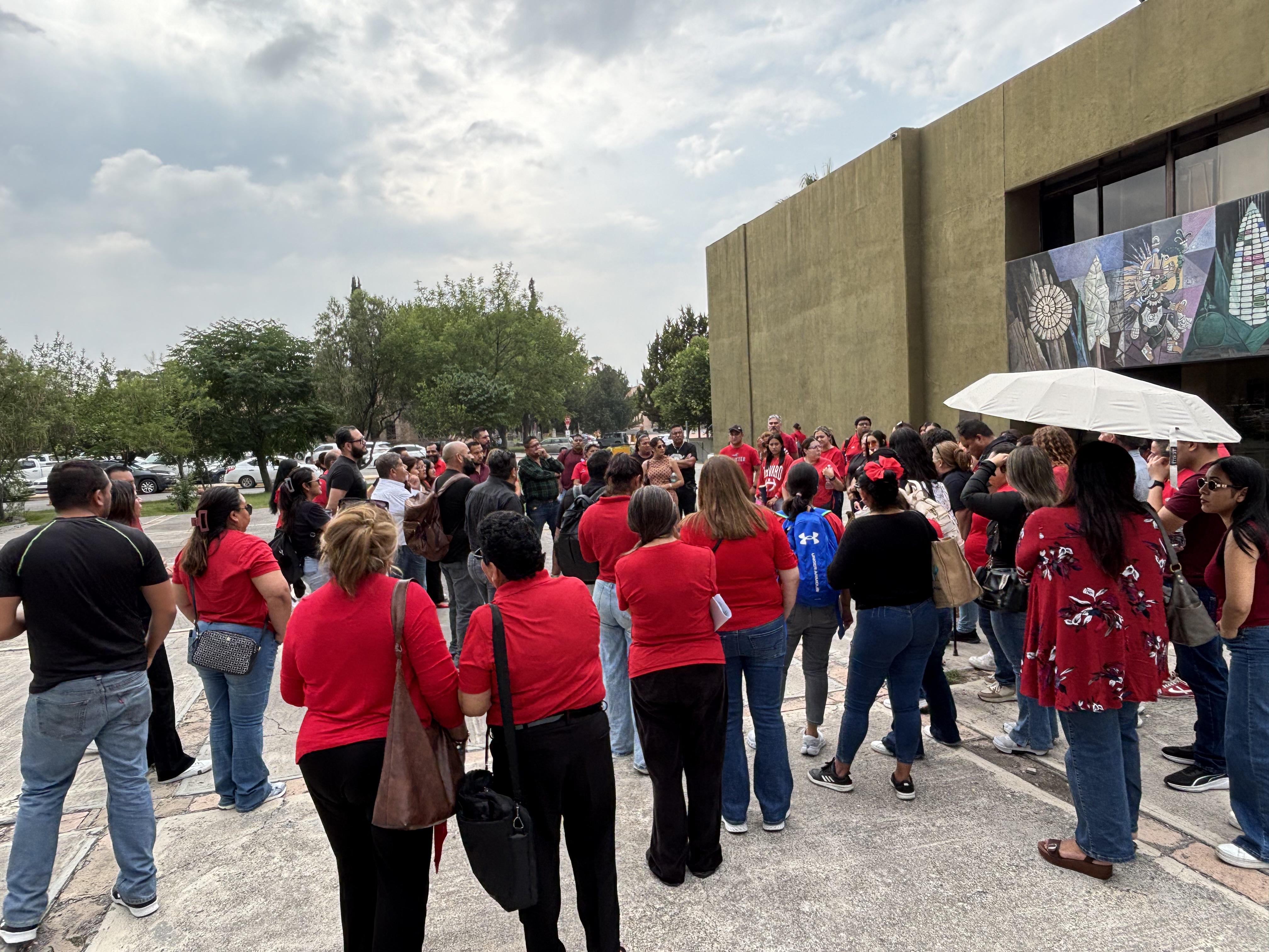 Instalan mesa permanente de trabajo tras movilización de mae