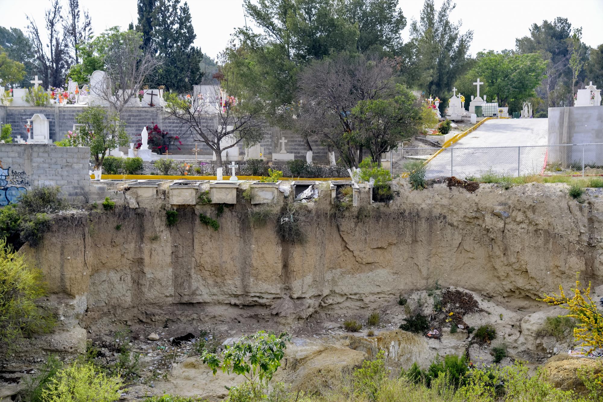Saltillo: ante afectación a gavetas fúnebres, Jardines del Santo Cristo busca canalizar arroyo El Pituchín. Noticias en tiempo real