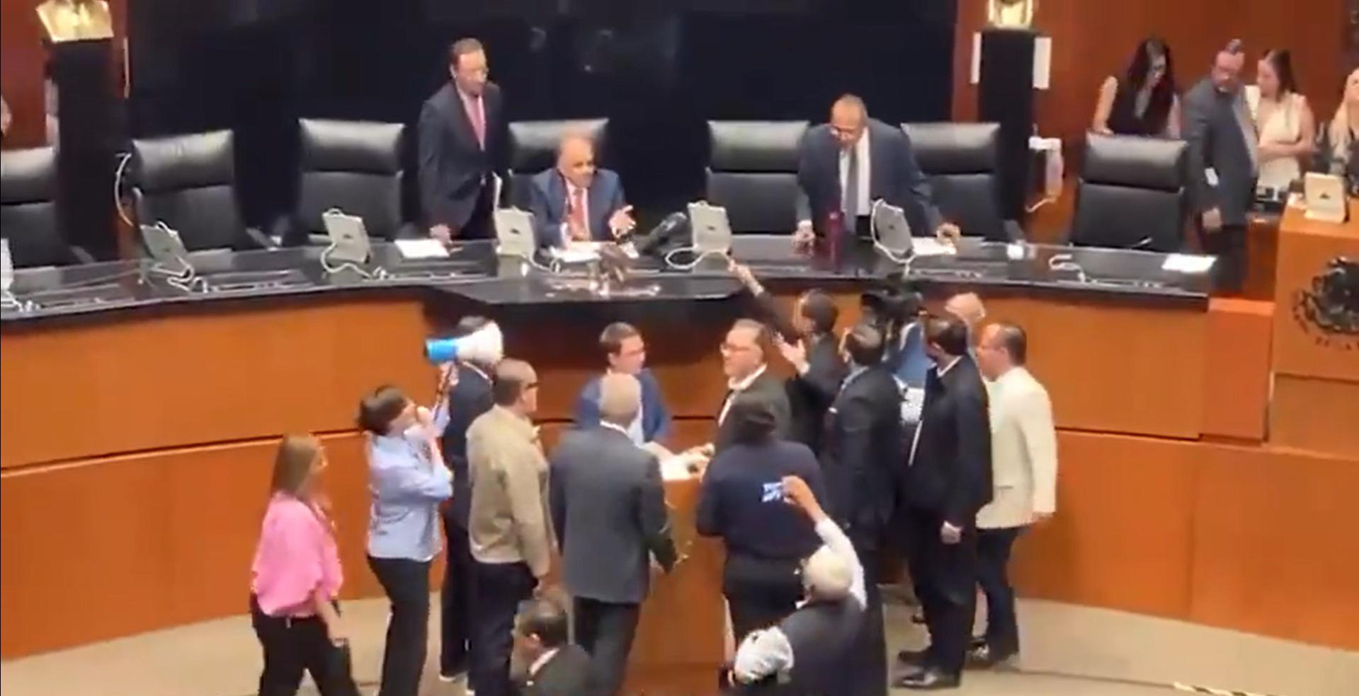 Morena respalda a FGR por caso Rocha; Comisión Permanente registra toma de tribuna por acusación