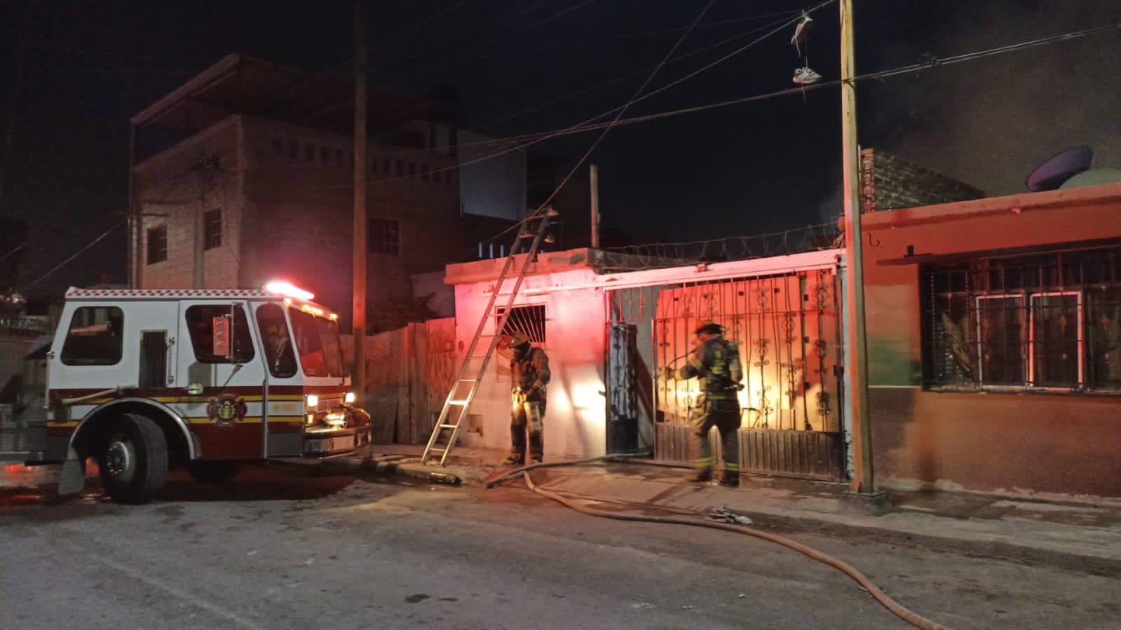 Incendio arrasa con vivienda en la colonia Saltillo 2000; no hay lesionados. Noticias en tiempo real