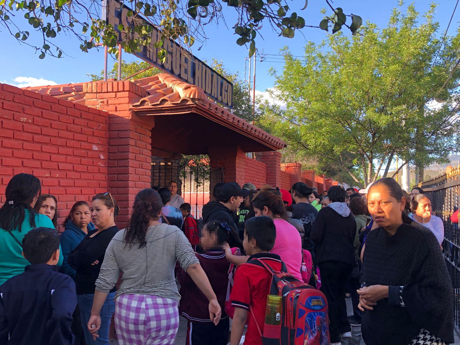 Protestan padres de familia ante posible desvío de recursos en primaria de Saltillo; exigen auditoría. Noticias en tiempo real