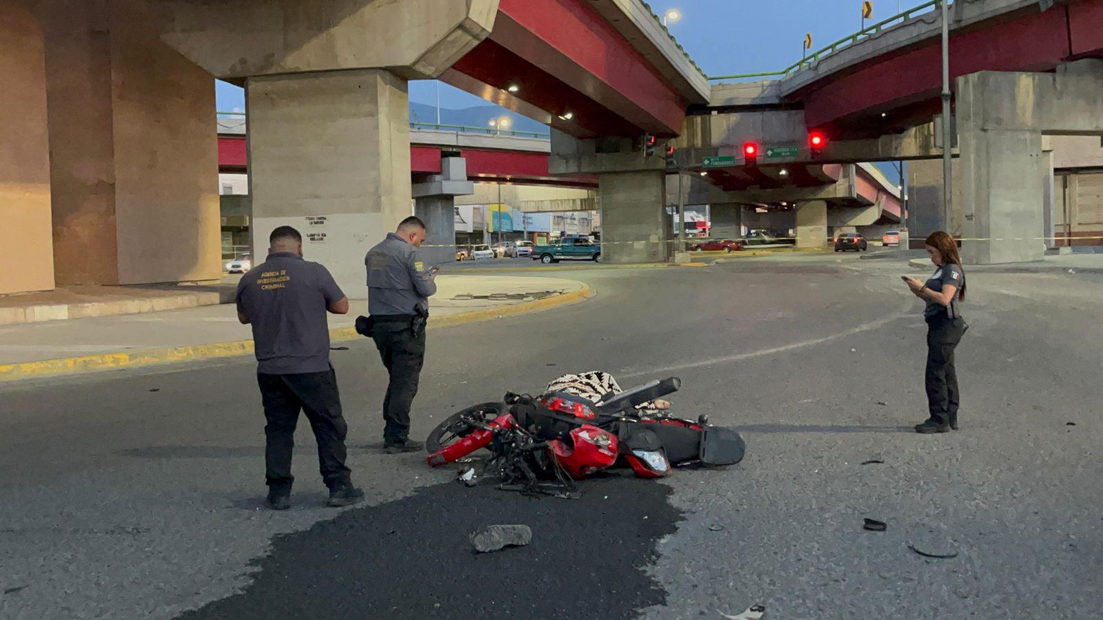 Saltillo: Motociclista muere tras ser embestido por camioneta; el responsable huyó del lugar. Noticias en tiempo real