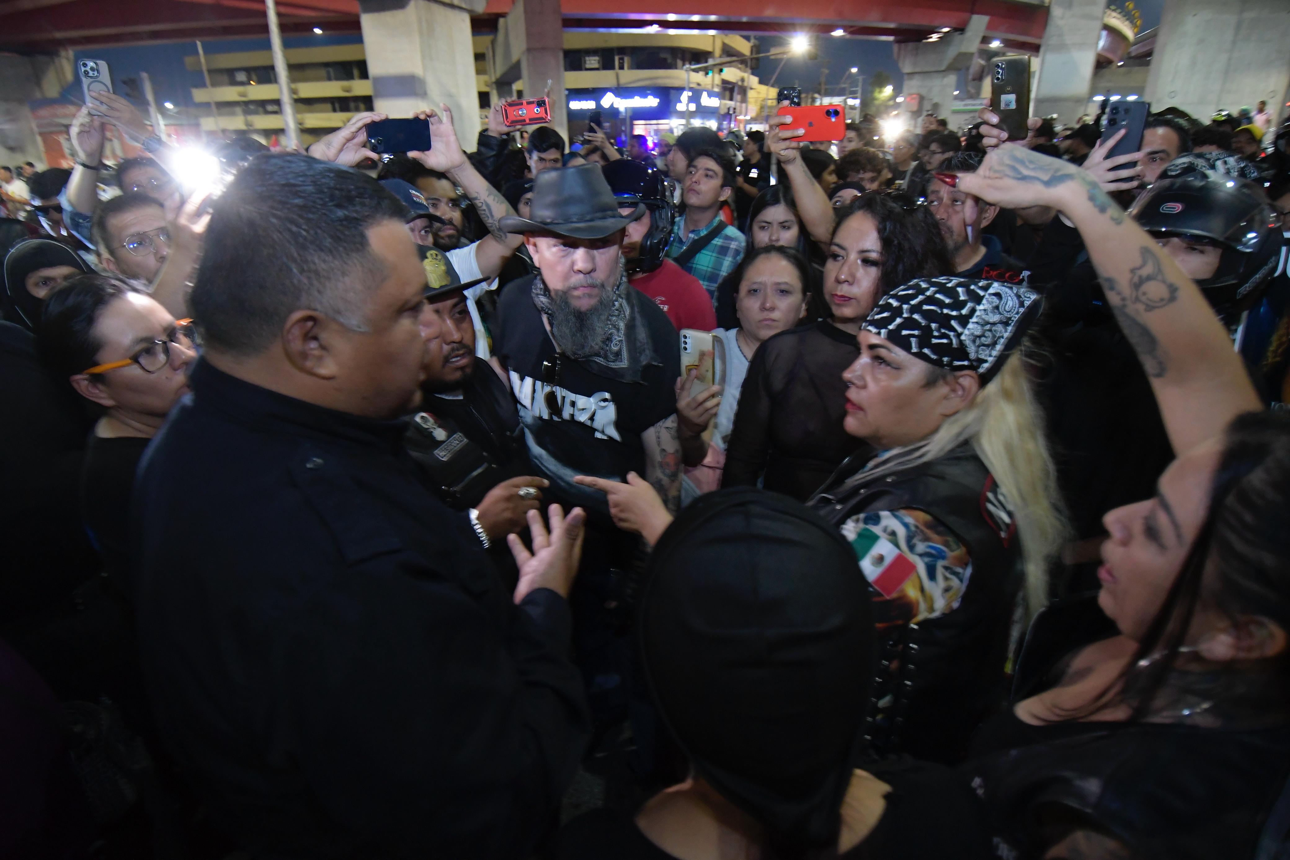 Agradece apoyo en protesta esposa de biker atropellado en Saltillo; advierte sobre estafas. Noticias en tiempo real
