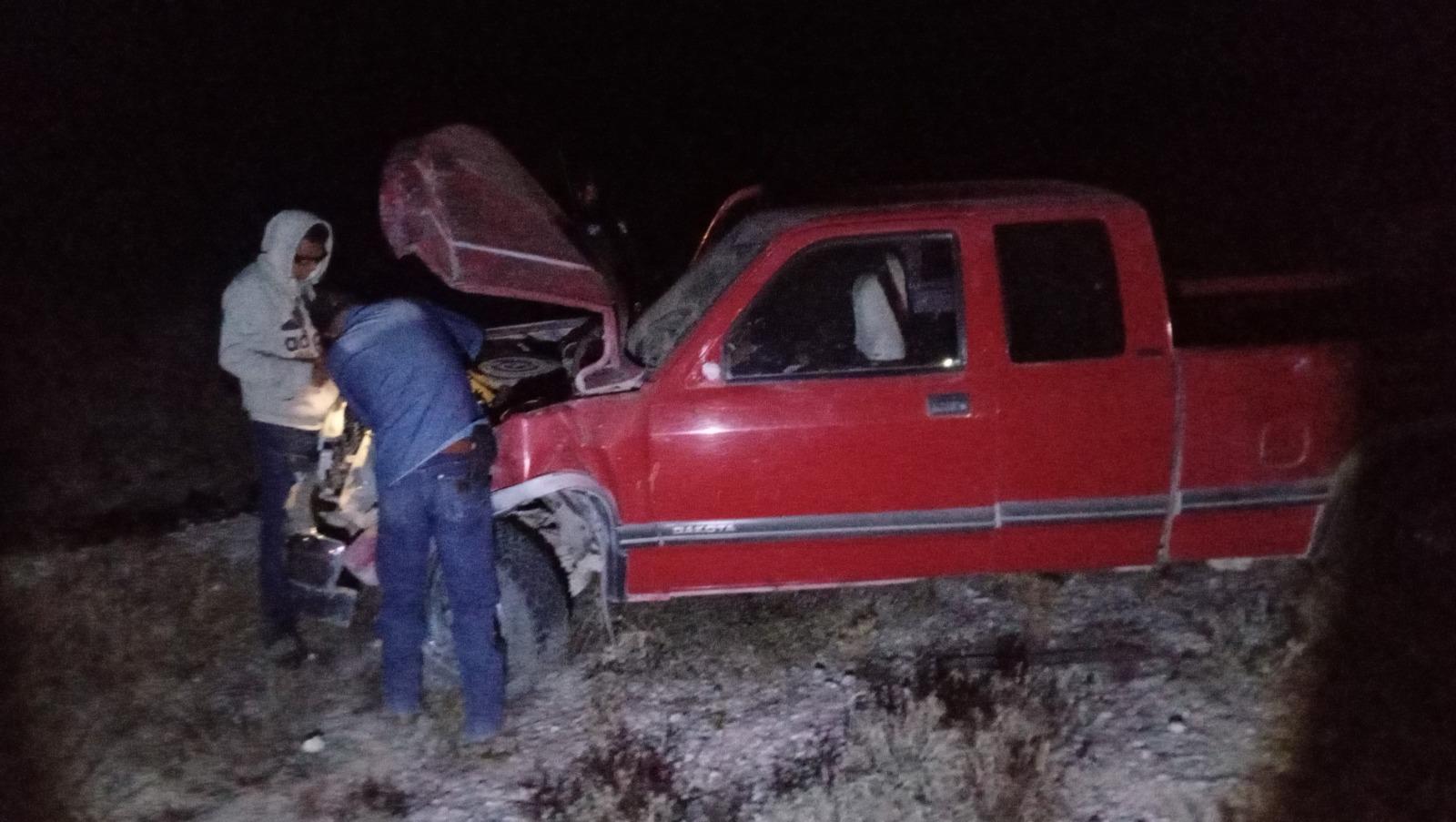 Camioneta sin luces provoca choque en carretera Parras–General Cepeda. Noticias en tiempo real