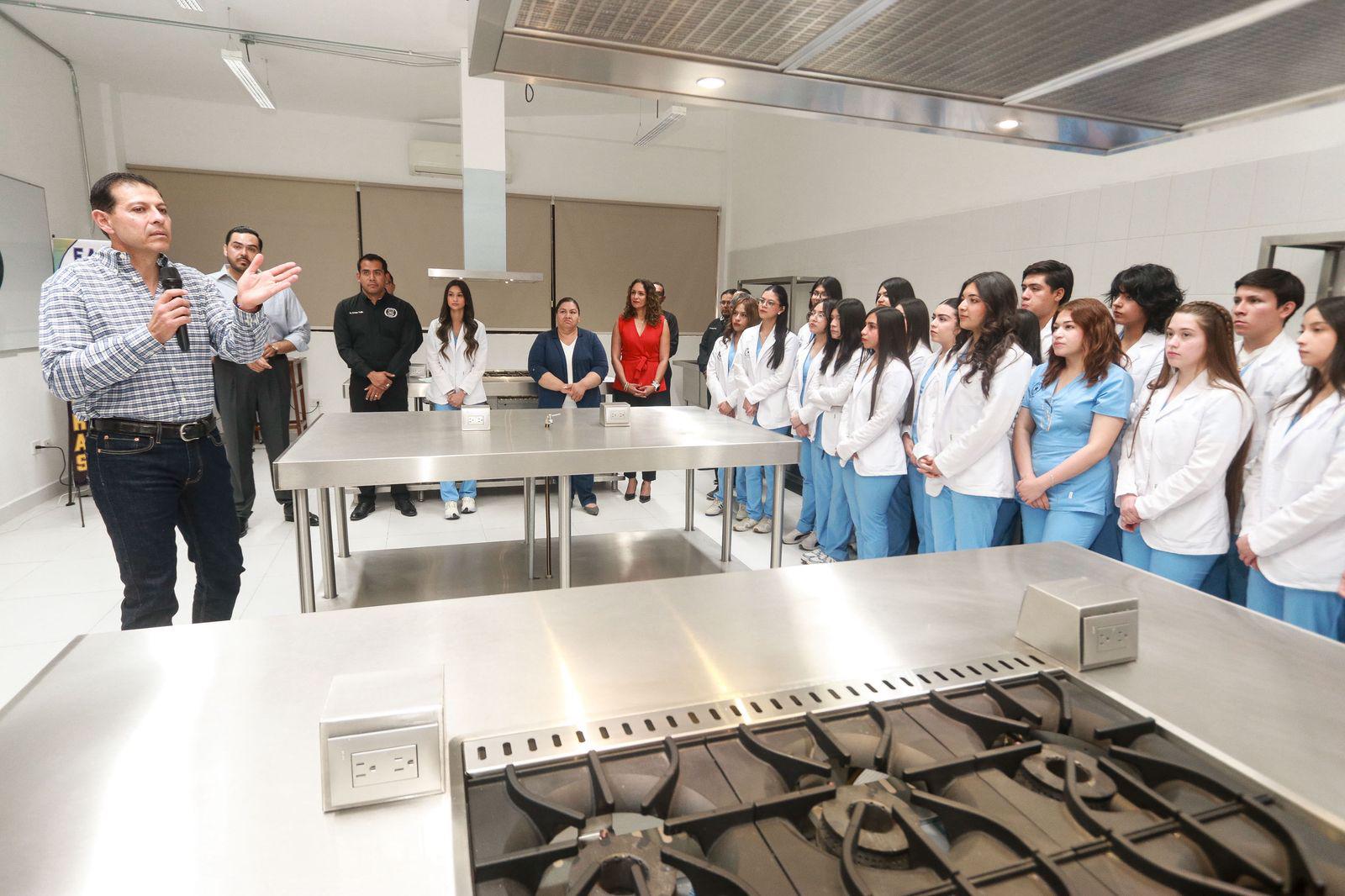 Estrena UAdeC laboratorio de nutrición