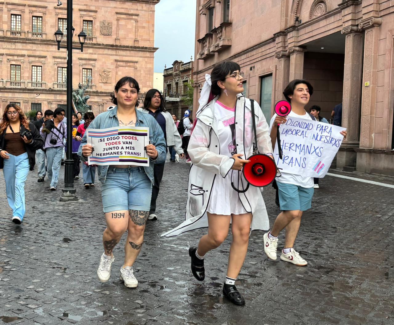 ‘Existimos y resistimos’: población trans realiza su primera marcha en Coahuila;  exigen sus derechos y fin a la discriminación
