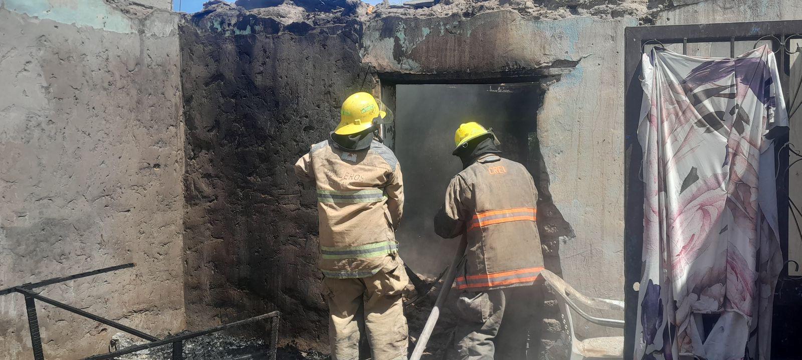 Muere menor intoxicado en incendio domiciliario, en Gómez Palacio