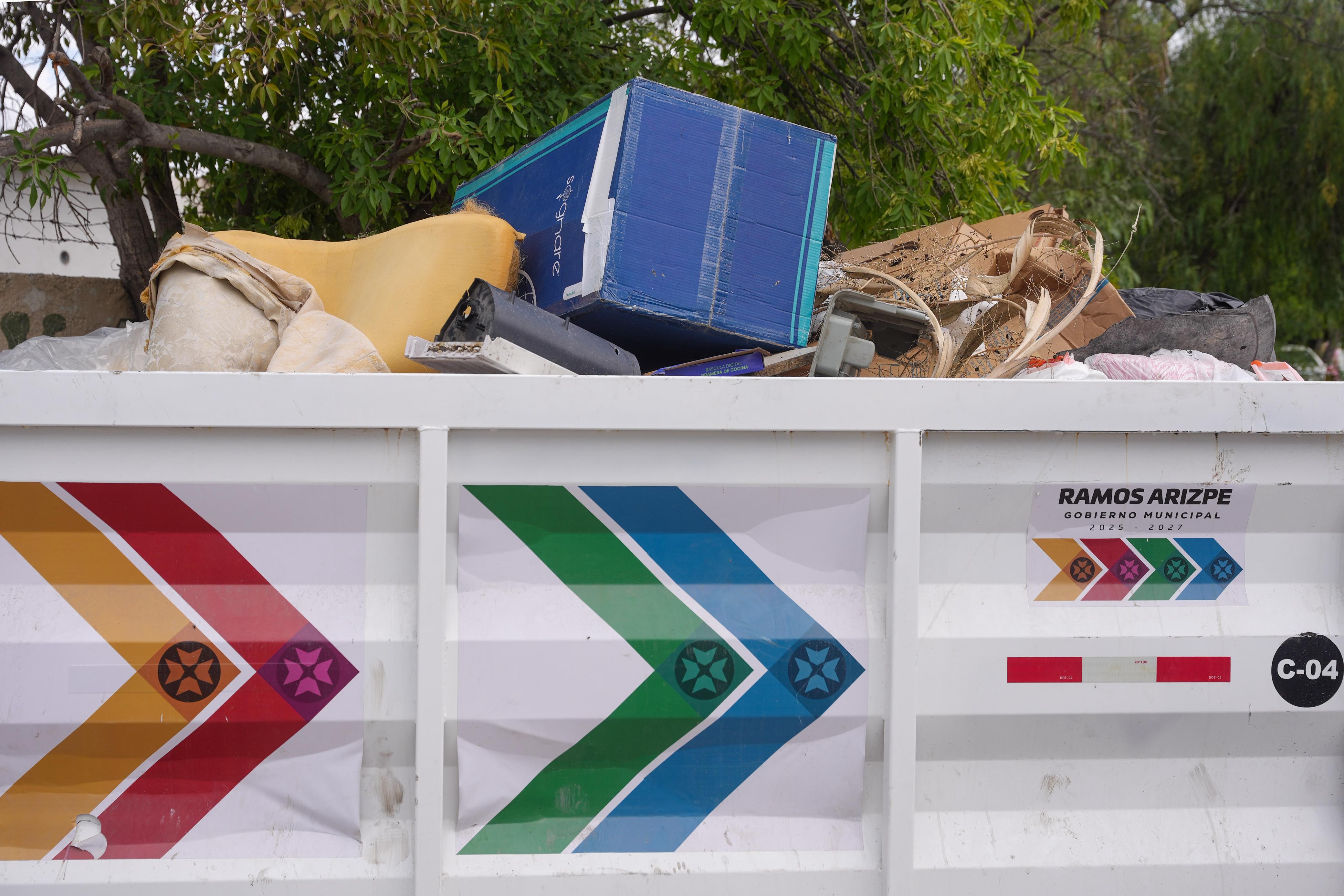 Instala Ramos Arizpe contenedores para residuos especiales en colonias