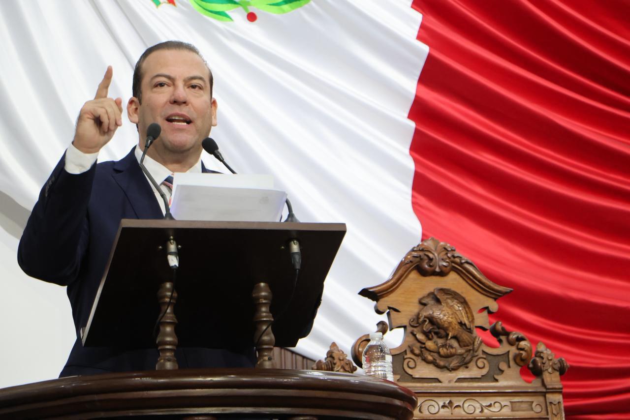 Exige Felipe González a Ferromex atender estragos por muro ferroviario en Torreón